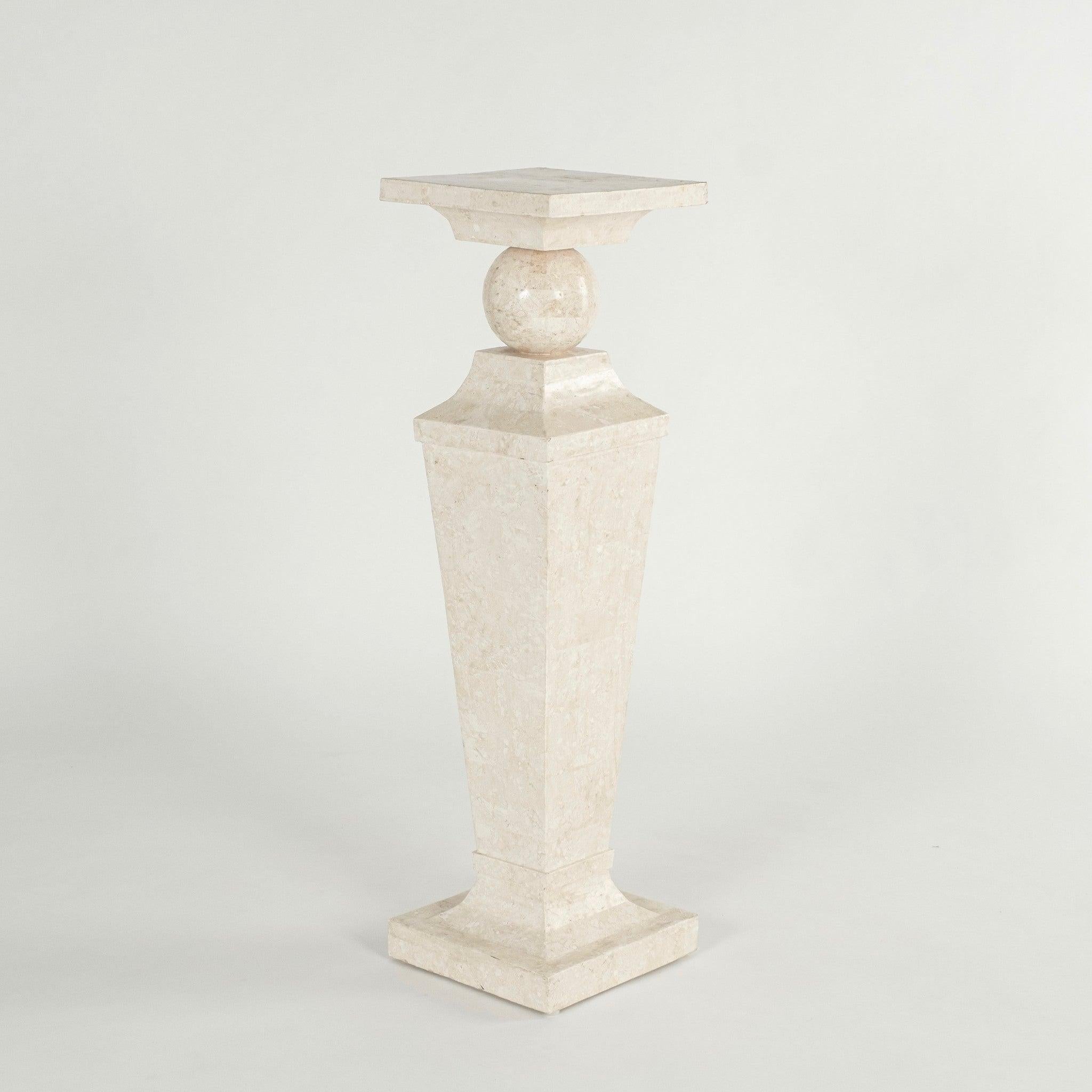 Pedestal postmoderno de piedra teselada Posmoderno en venta