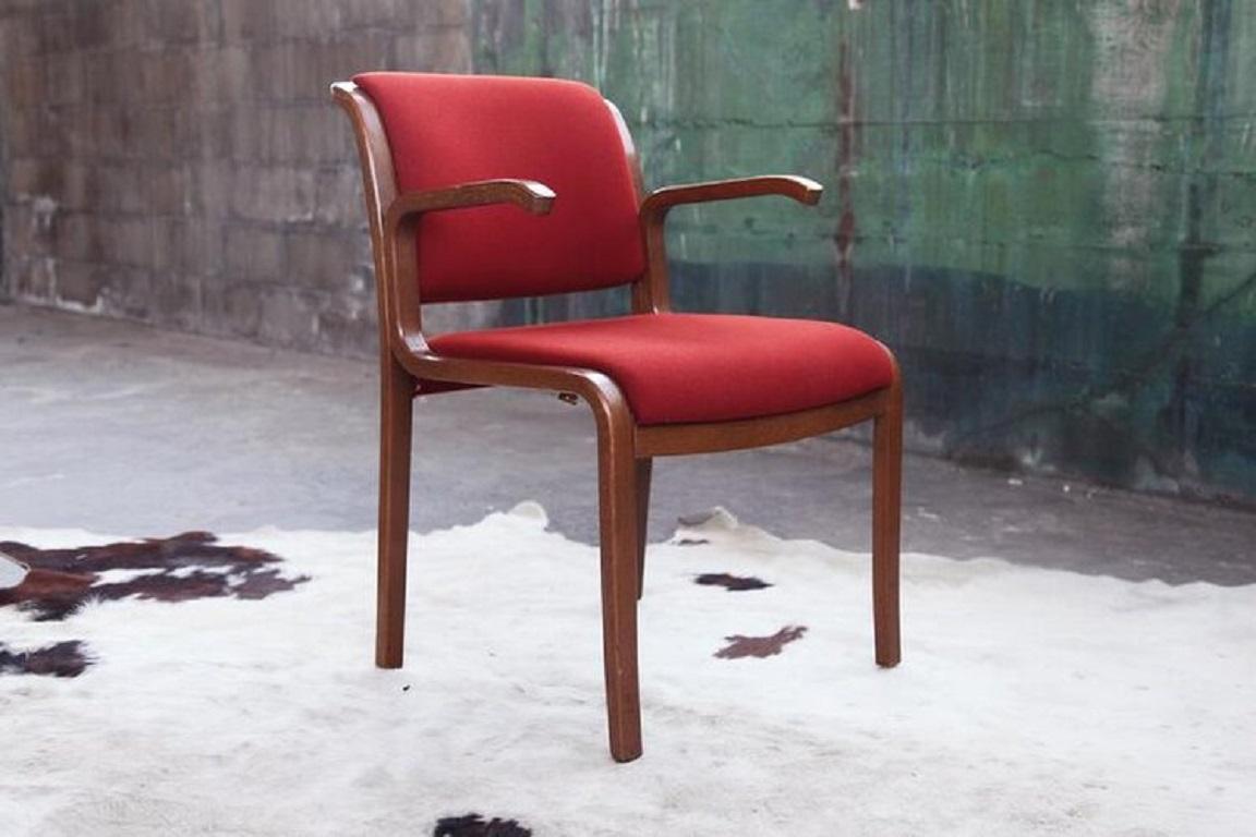 1970's accent bentwood chair made by Thonet.

Condition: Great vintage condition throughout.

Additional information:
Materials: Bentwood, Upholstery
Color: Red
Period: 1970s
Brand: Thonet
Styles: Postmodern
Number of Seats: 1
Item Type: Vintage,
