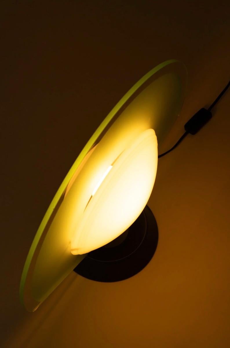 Postmoderne Tikal-Tischlampe (Moderne der Mitte des Jahrhunderts) im Angebot