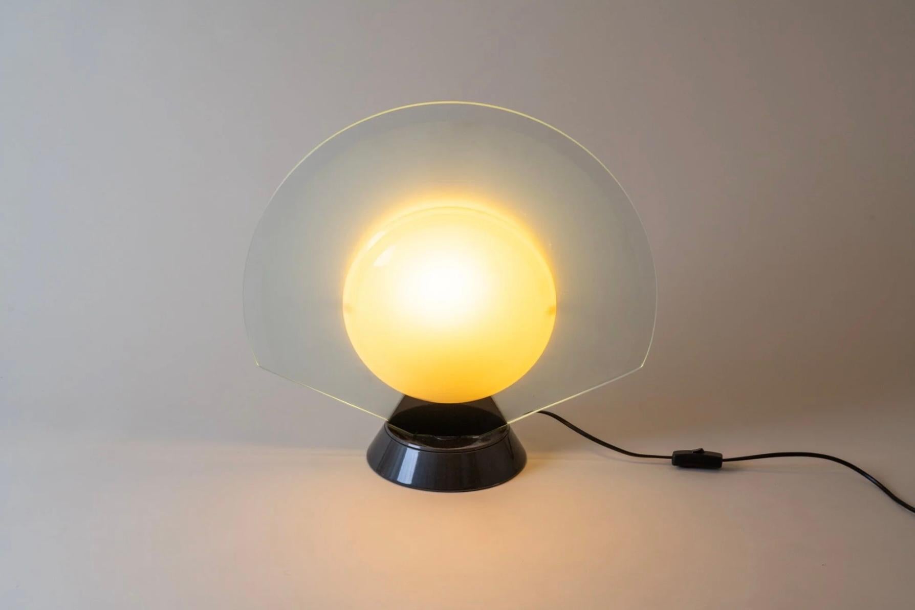 Postmoderne Tikal-Tischlampe (Italienisch) im Angebot