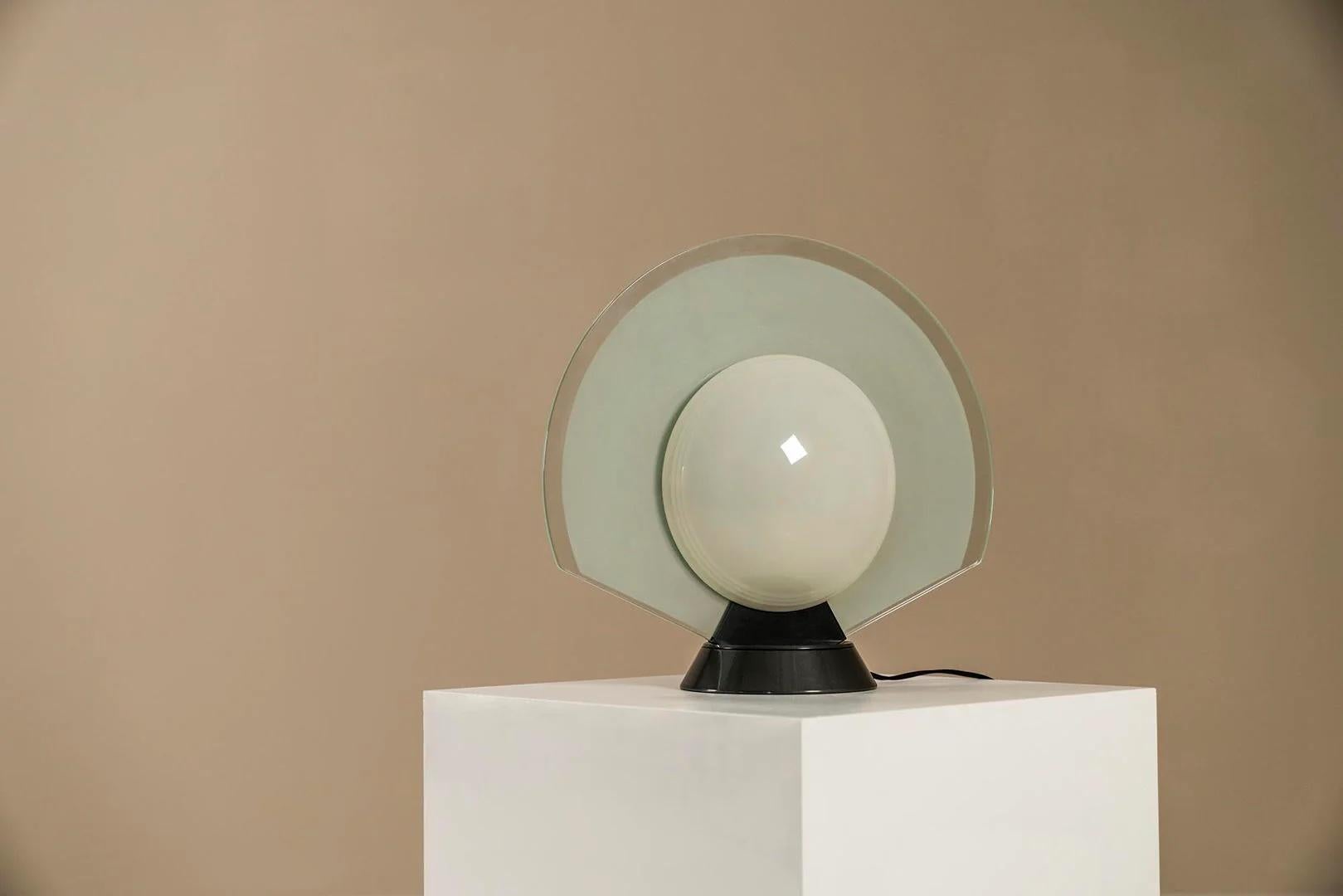 Postmoderne Tikal-Tischlampe im Angebot 1