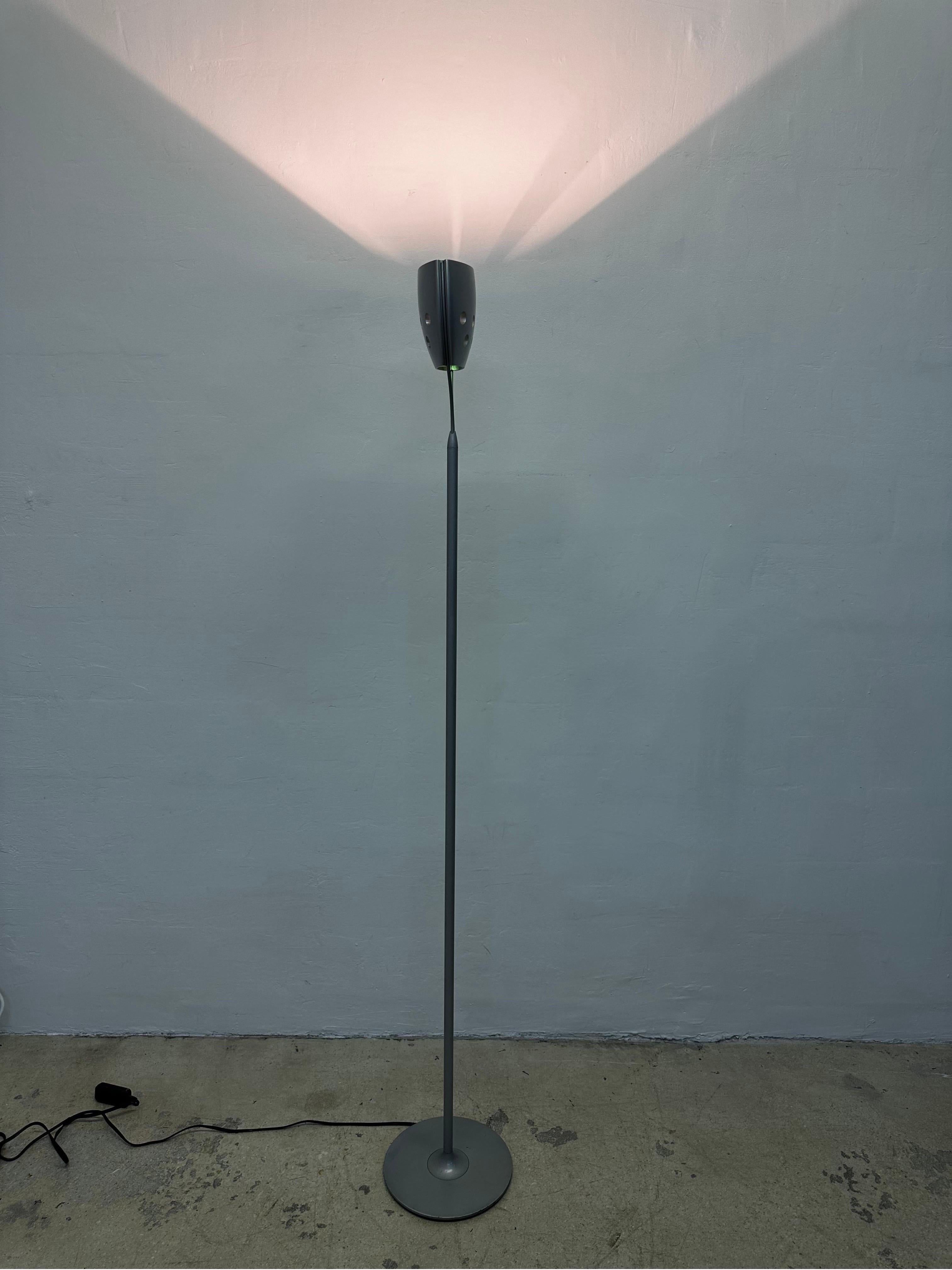 Lámpara de pie postmoderna Tina Terra de King y Miranda para Sirrah Lighting, Italia en Bueno estado para la venta en Miami, FL