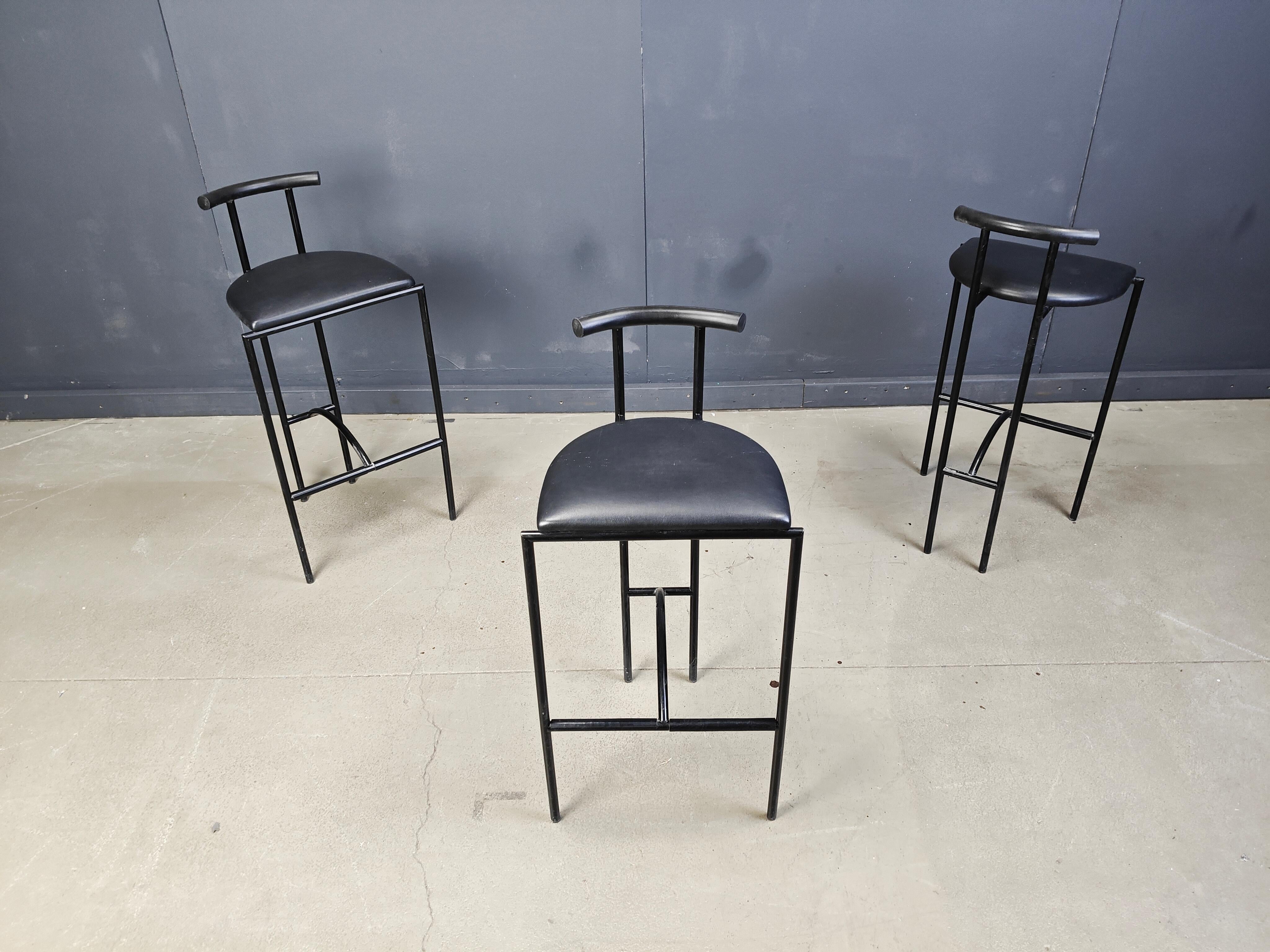 Taburetes de bar Tokio postmodernos de Rodney Kinsman para Bieffeplast, años 80 - set de 3 Posmoderno en venta