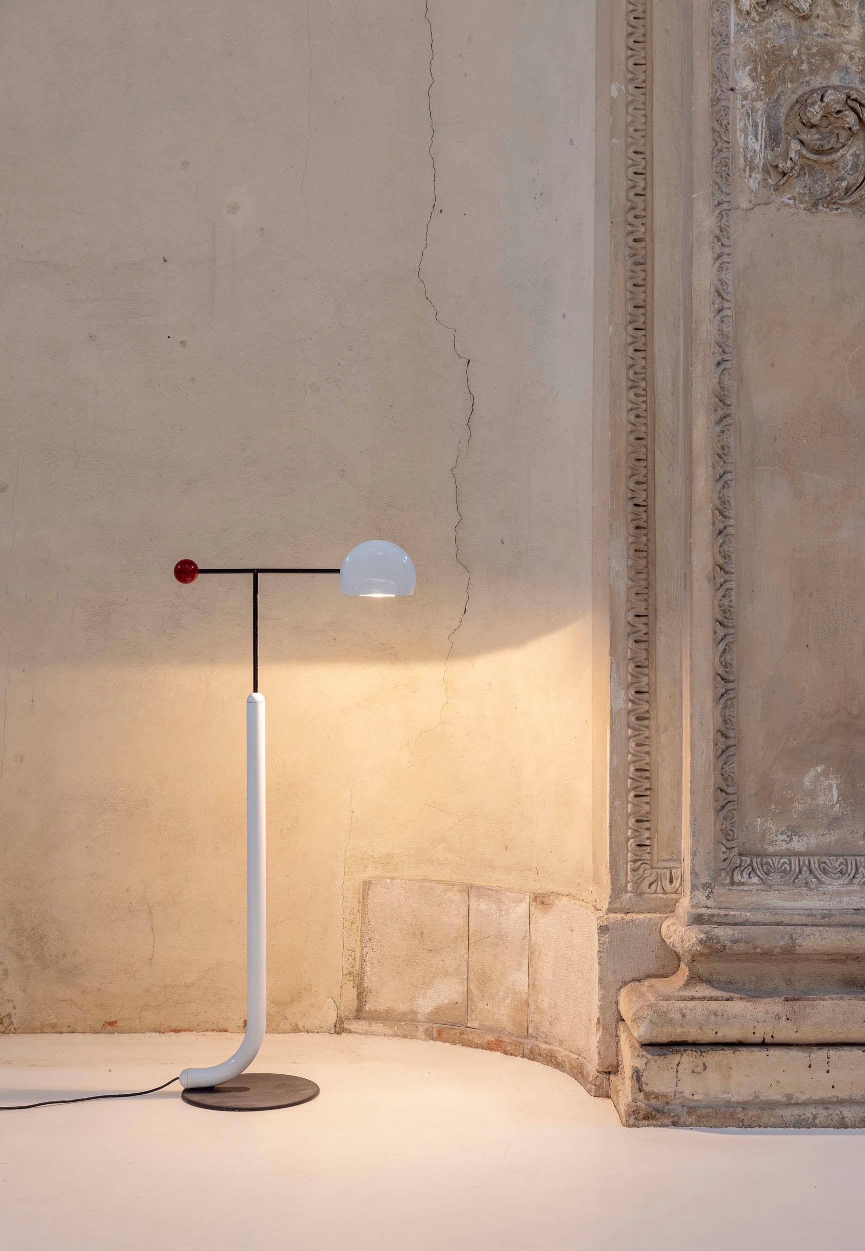 Lámpara de pie posmoderna Tomo de Toshiyuki Kita para Luci, 1980 en Excelente estado para la venta en Piacenza, Italy