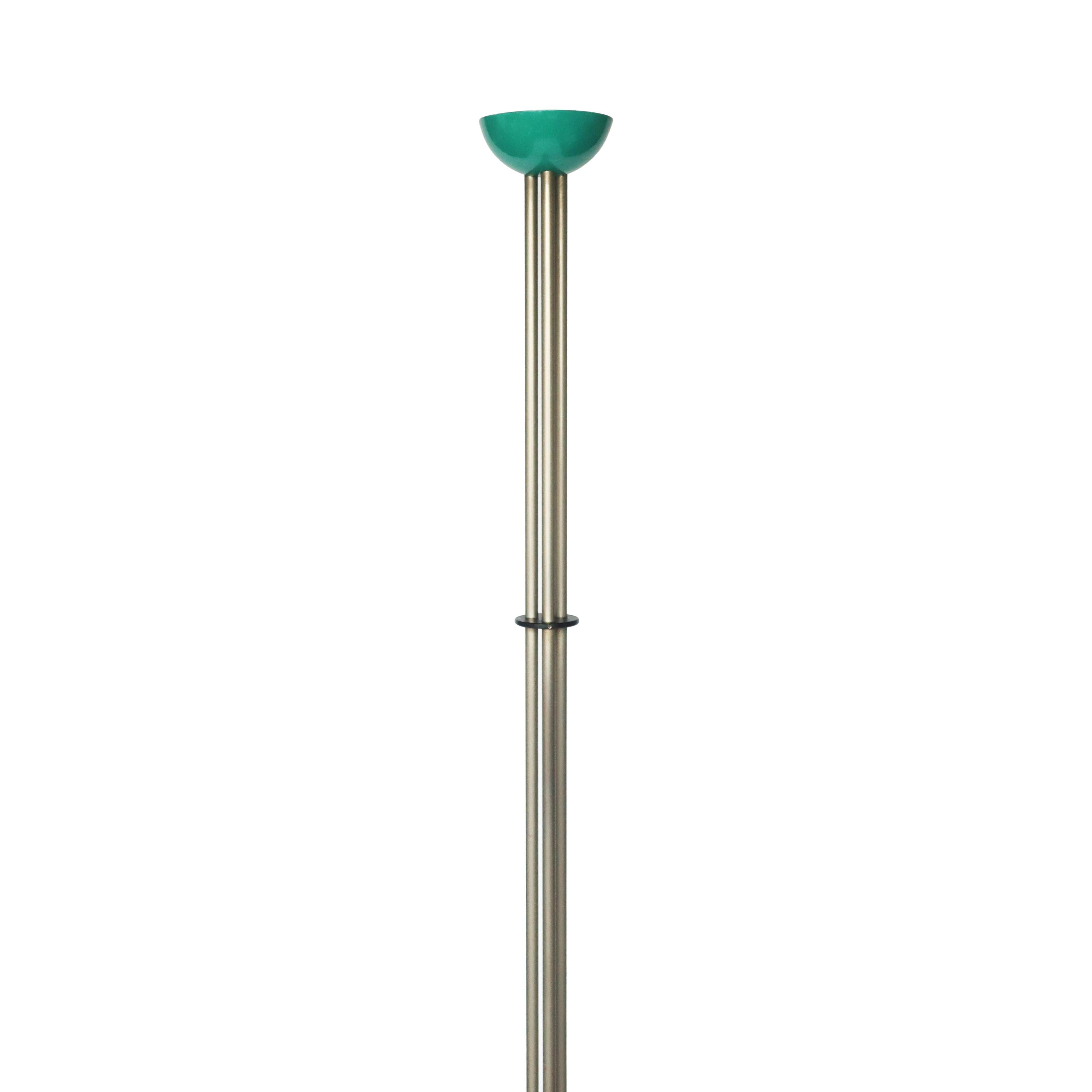 Lampadaire torchère postmoderne et minimaliste noir, gris et vert des années 1980, conçu par Ron Rezek, le roi de l'éclairage de la côte ouest américaine connu pour ses nombreux designs emblématiques produits par sa société éponyme et le poids lourd