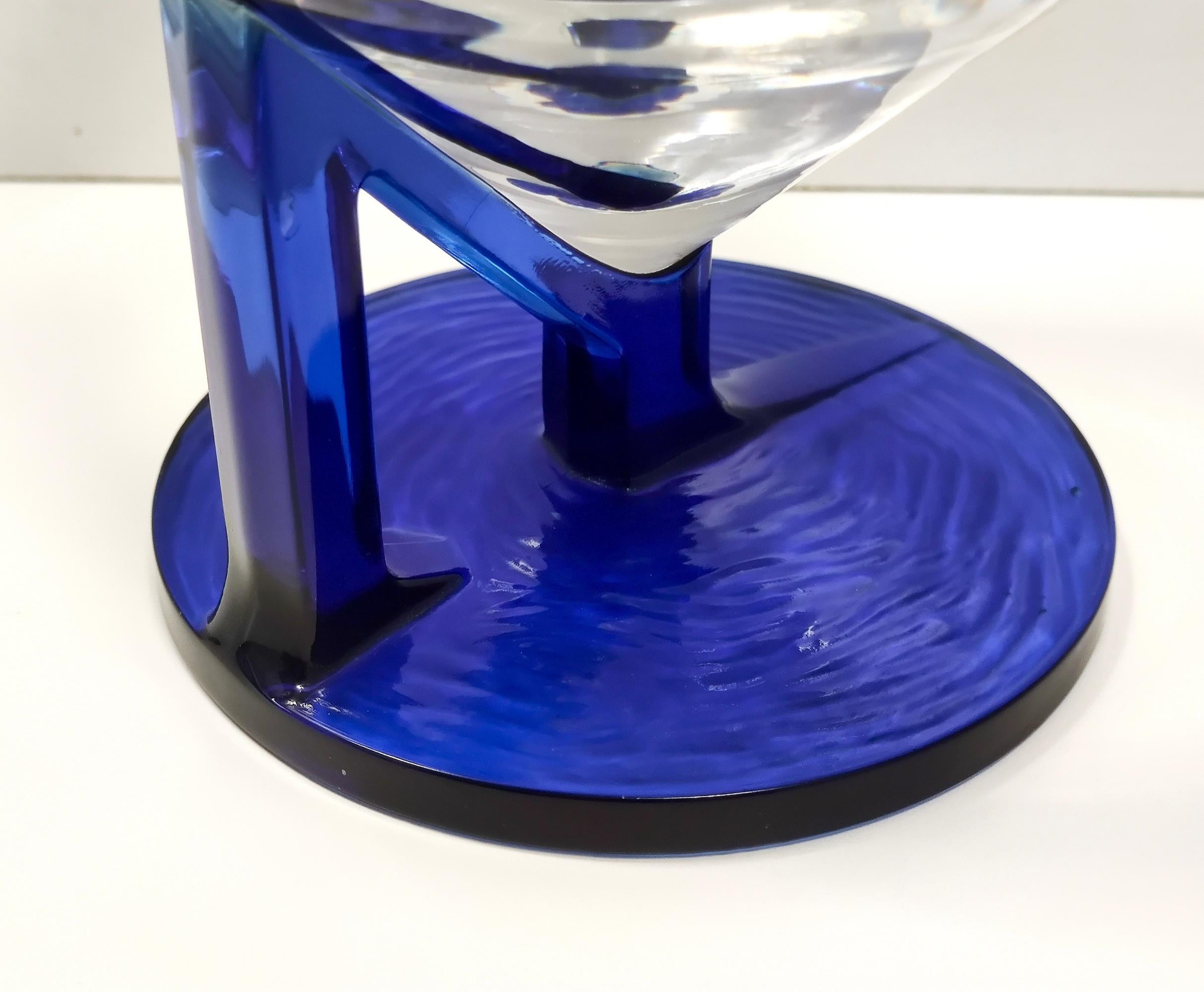 Postmoderner Transparenter und blauer Glaskrug aus Glas, Italien (Kristall) im Angebot