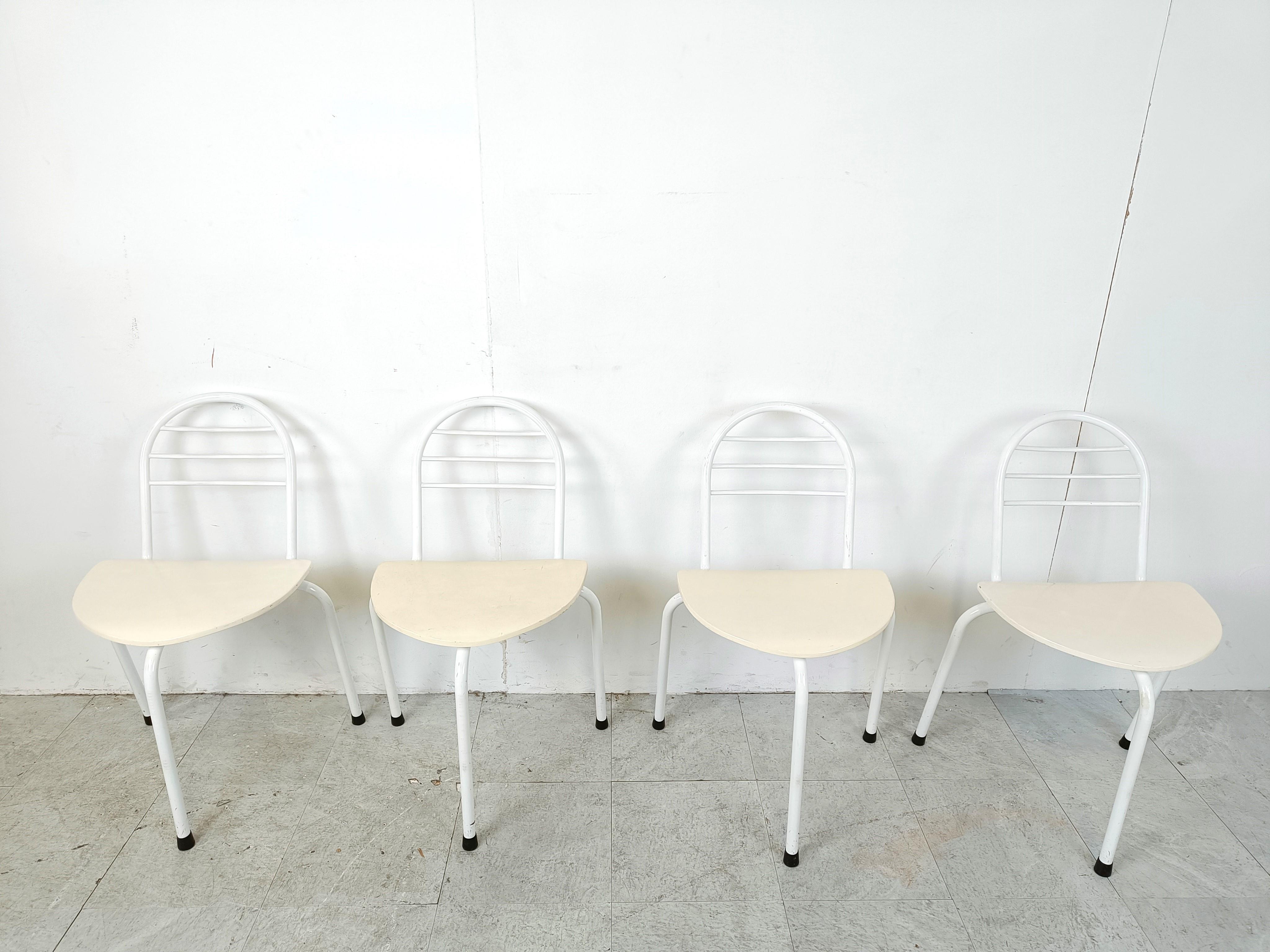 Set of 4 unique postmodern tripod dining chairs with a white lacquered metal frame and wooden seats.

Timeless design 

Good condition with normal age related wear.

1980s - Belgium

Dimensions:
Height: 75cm/29.48