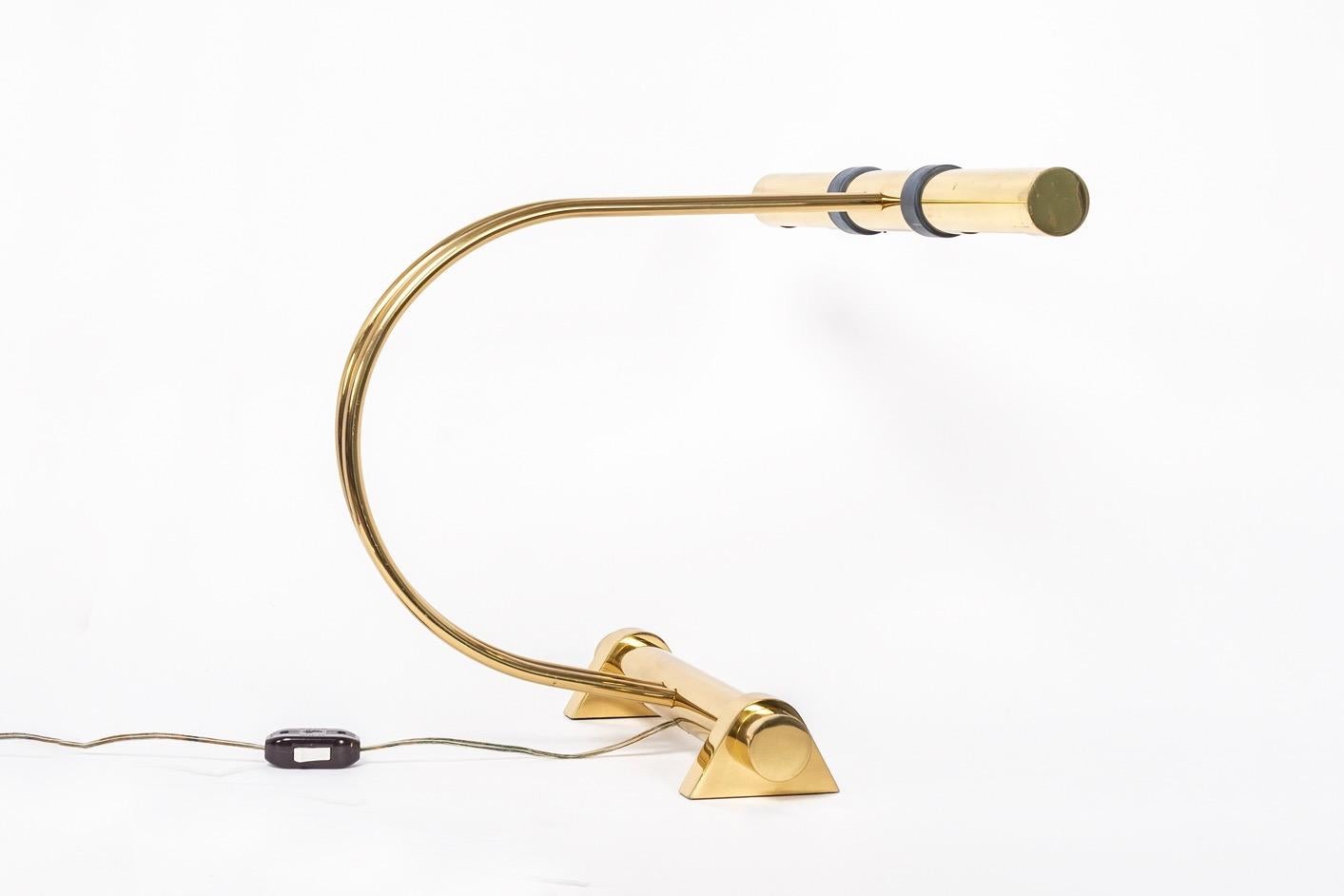Postmodern Tubular Brass Table Lamp by Casella Lighting, 1970s In Good Condition For Sale In Detroit, MI