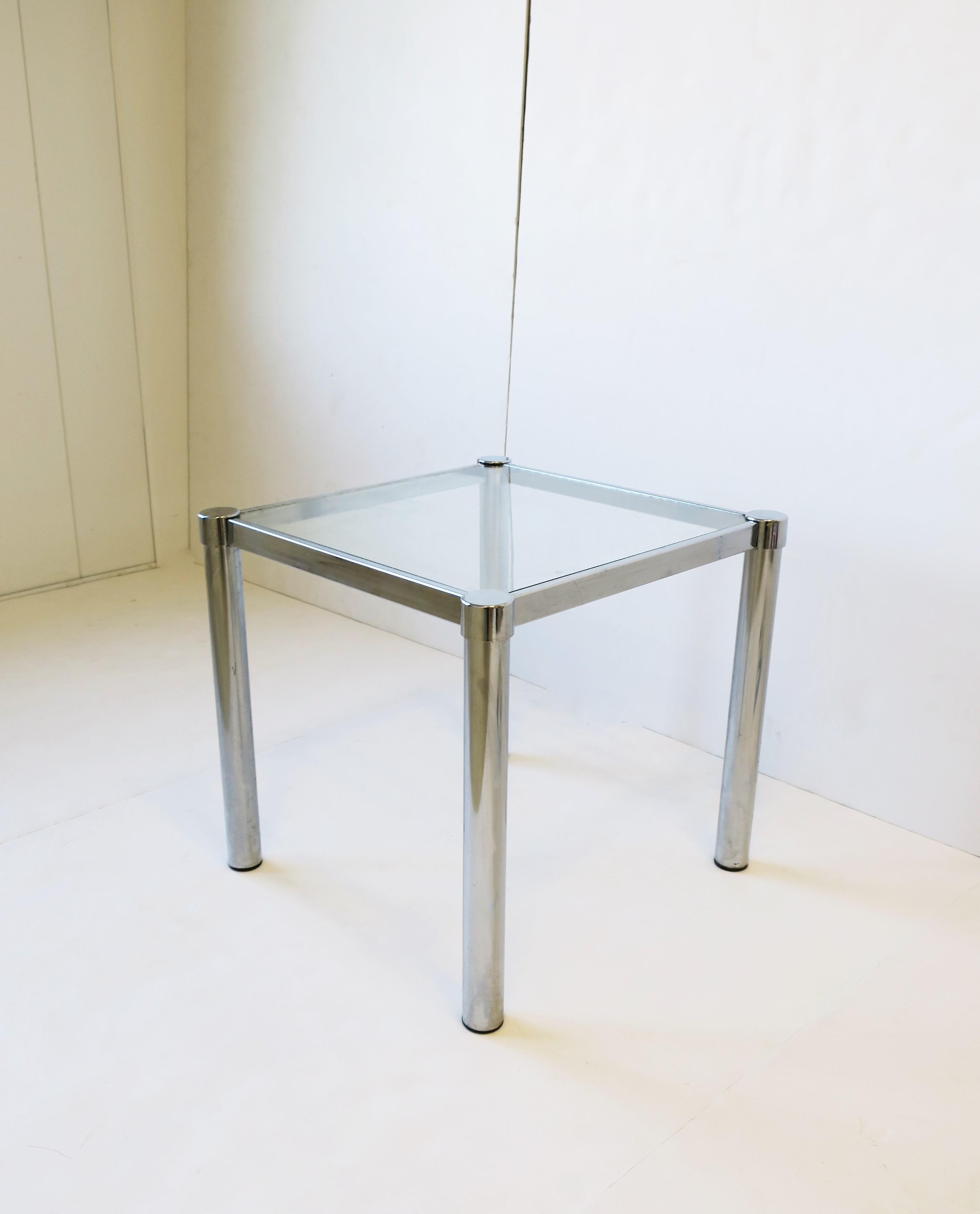 Postmodern Tubular Chrome and Glass End or Side Table, circa 1970s In Good Condition In New York, NY