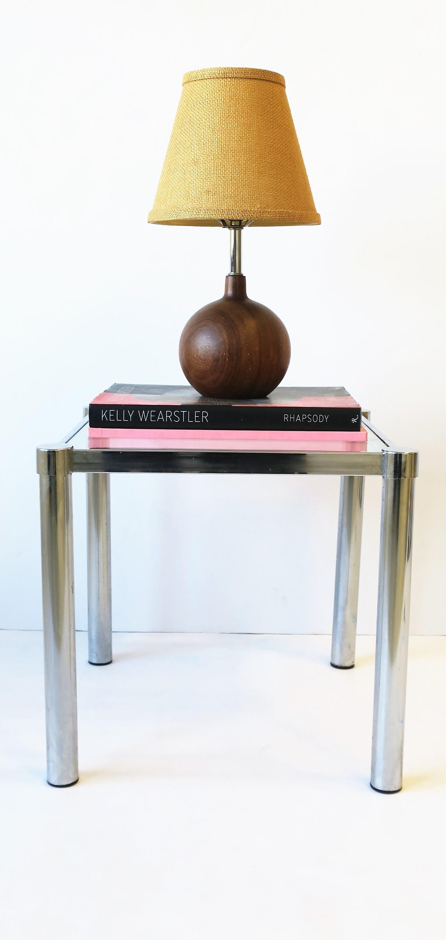 Late 20th Century Postmodern Tubular Chrome and Glass End or Side Table, circa 1970s