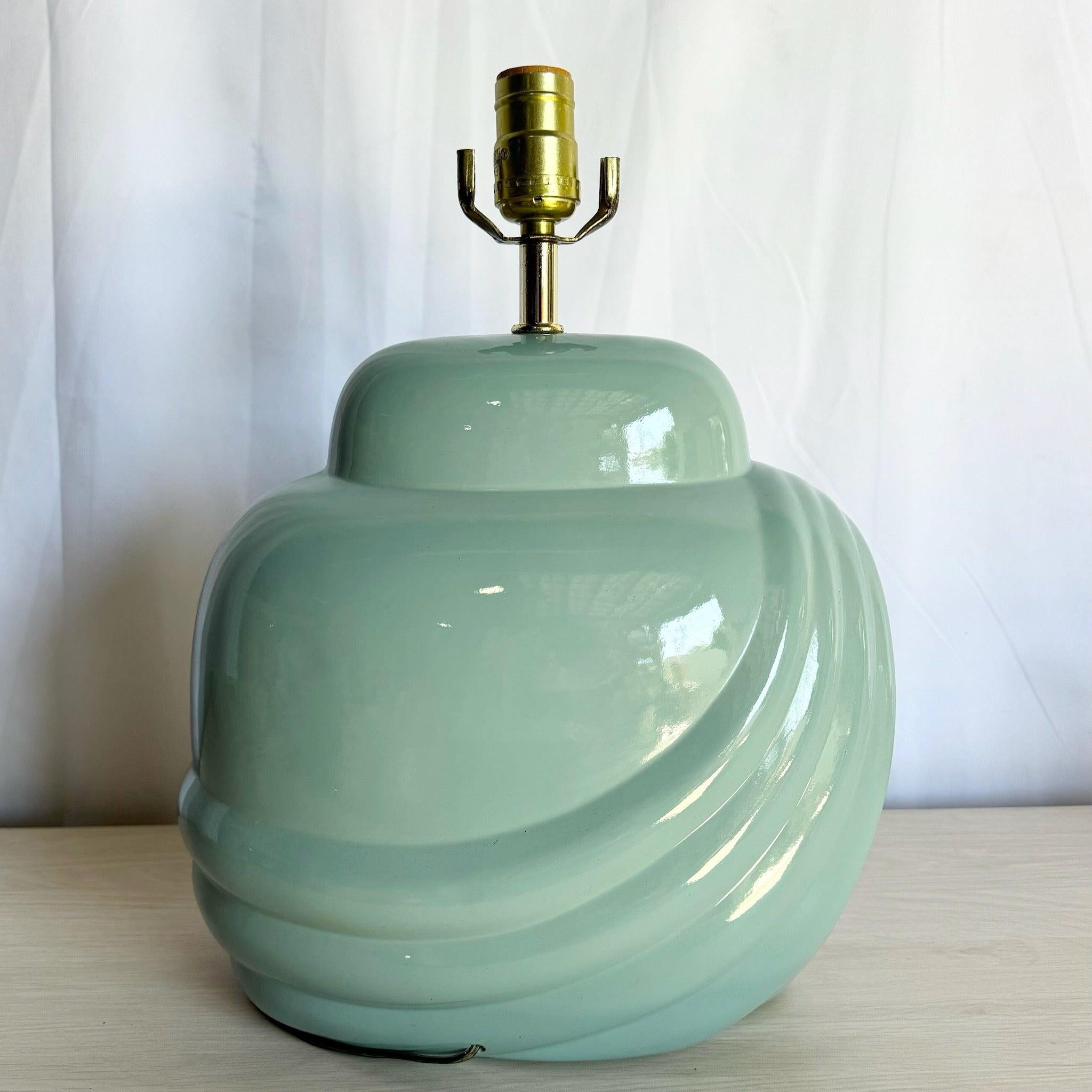 Postmodern Turquoise Scalloped Table Lamp In Good Condition For Sale In Delray Beach, FL