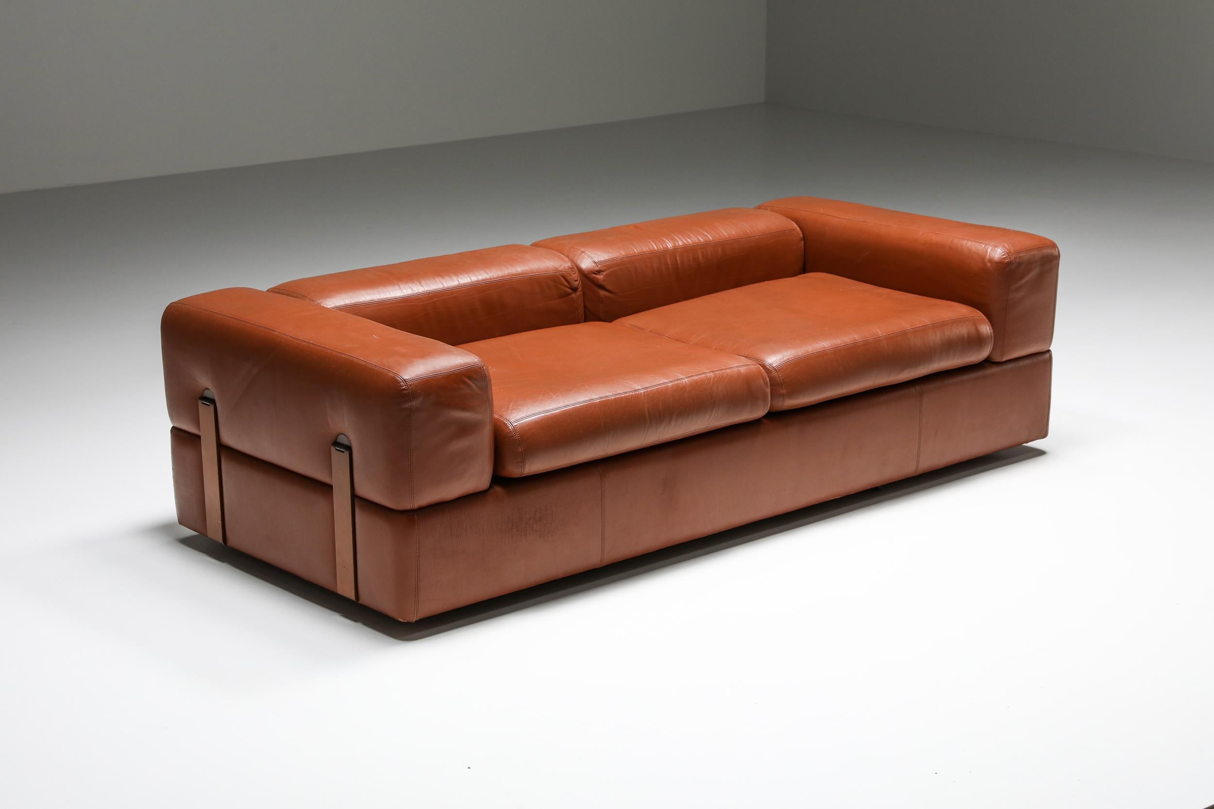 Postmodern; Space-age; Tito Agnoli for Cinova, sofa bed 711 in cognac leather, Italy, the 1960s; Italy; Italian Design; 

Postmodern sofa which can be converted into a daybed, designed by Tito Agnoli and manufactured by Cinova. A truly remarkable