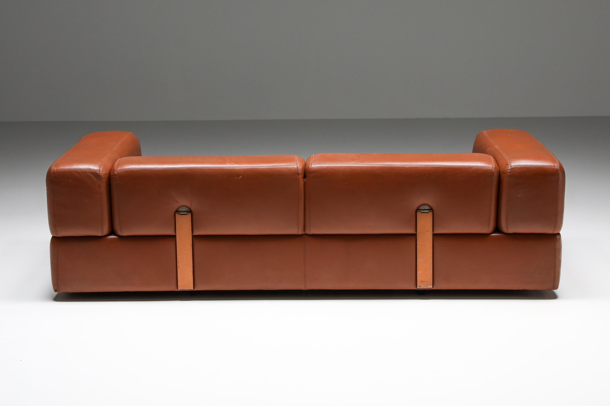 Postmodern Two-Seater Sofa by Tito Agnoli for Cinova in Cognac Leather, 1960's In Excellent Condition In Antwerp, BE