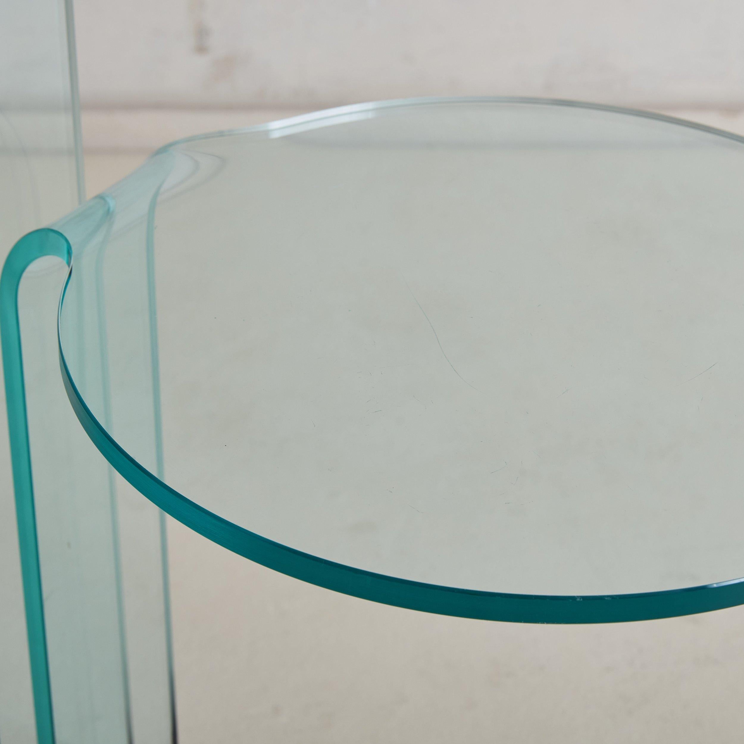 Beistelltisch aus Glas im Vintage-Stil, hergestellt in Italien im Zustand „Gut“ im Angebot in Chicago, IL