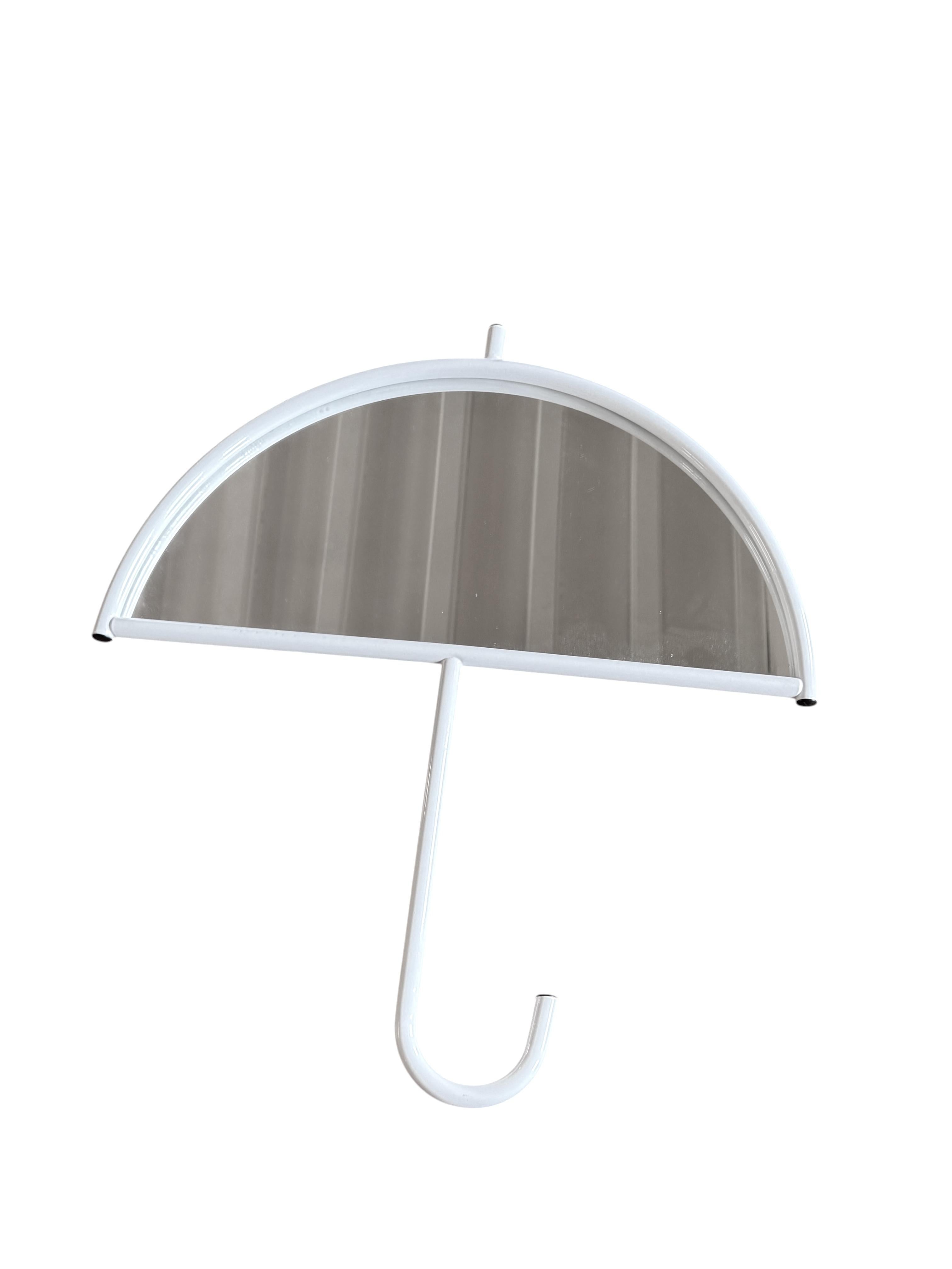 Postmodern umbrella shaped wall mirror

L'isola che non c'è, Italy 1980s

mirror, metal

H 71 cm - 63 × 3 cm 

Conditions: excellent consistent with age and use.