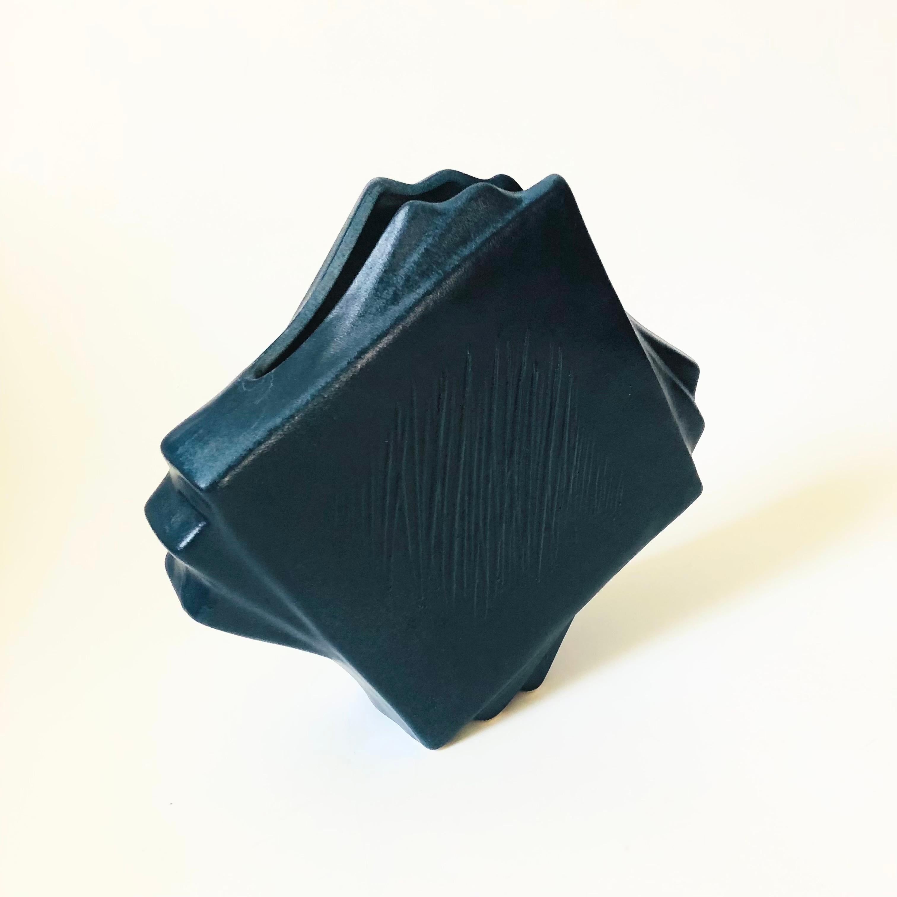 Postmodern Vase by Toyo Japan For Sale 2