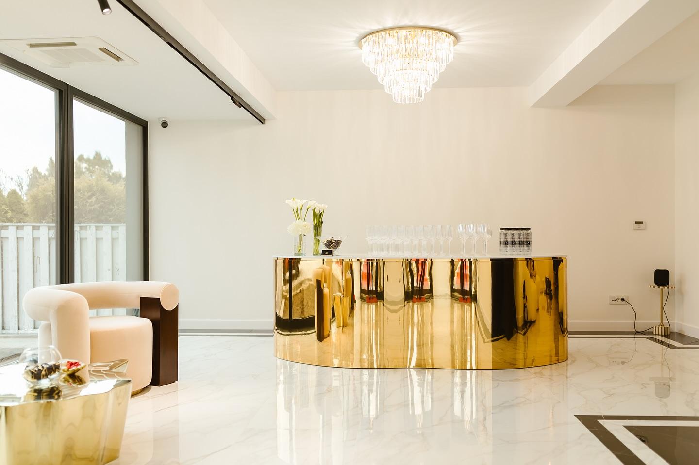 Postmodern Galatea Armchair Kirkby Fabric Handmade in Portugal by Malabar In New Condition For Sale In RIO TINTO, PT