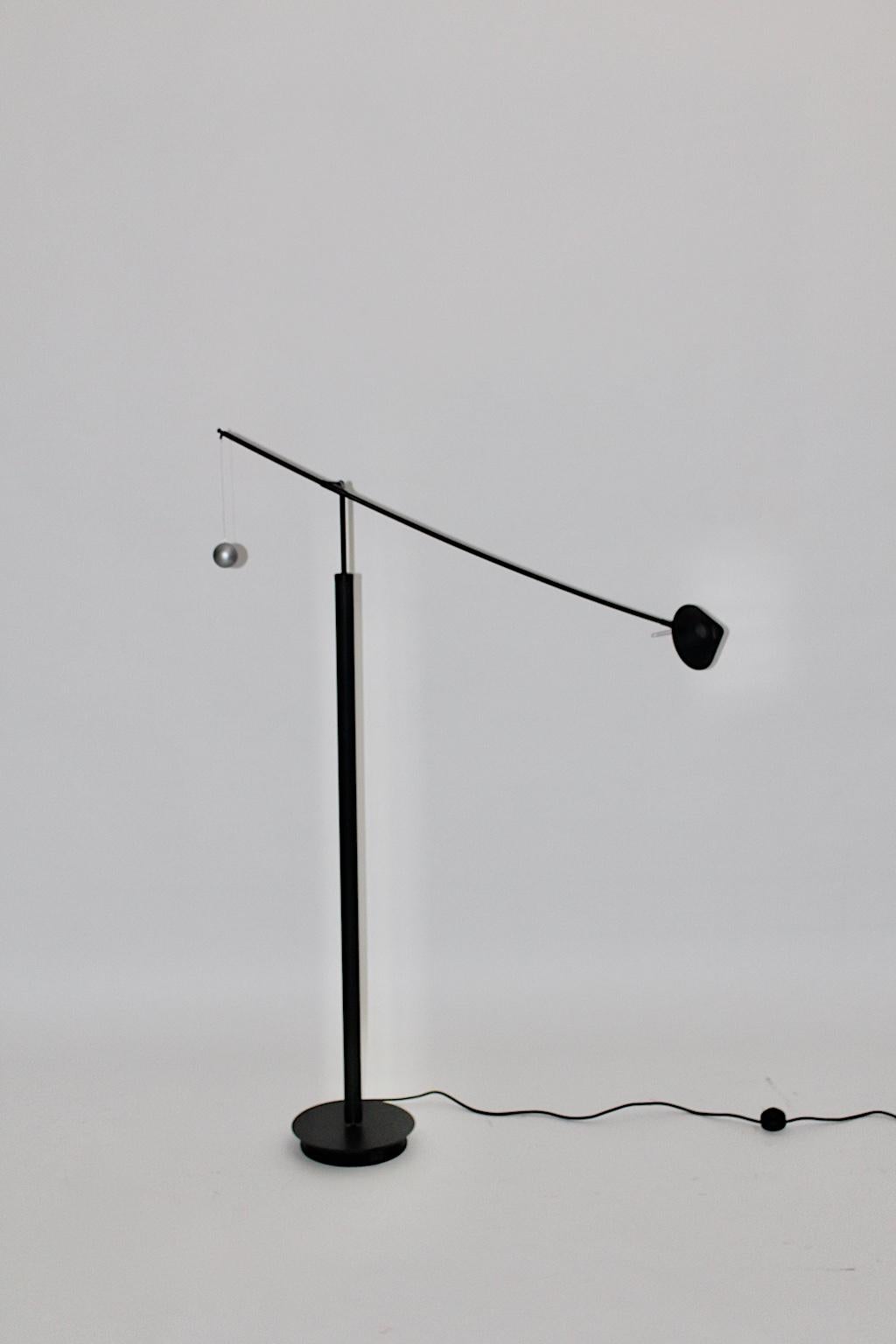 Lámpara de Pie Negra Vintage Postmoderna de Carlo Forcolini 1989 para Artemide Italia en venta 2