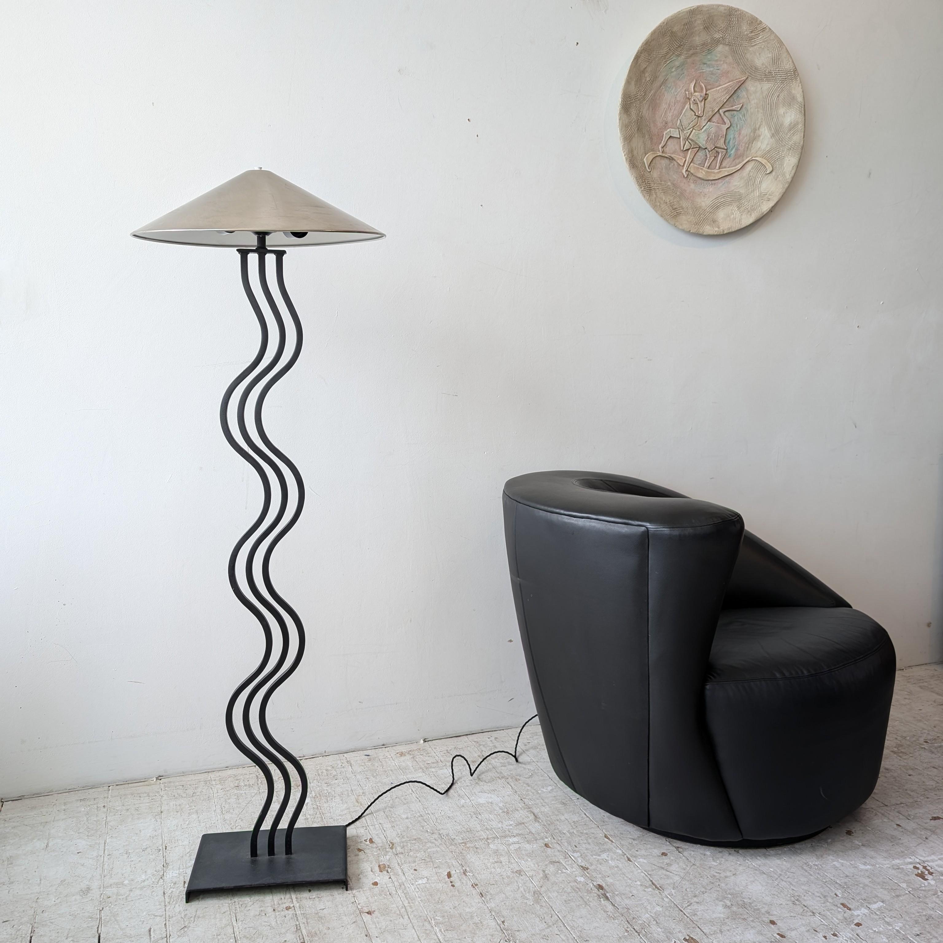Post-Modern Postmodern vintage black metal wiggle floor lamp with steel shade USA 1980s For Sale