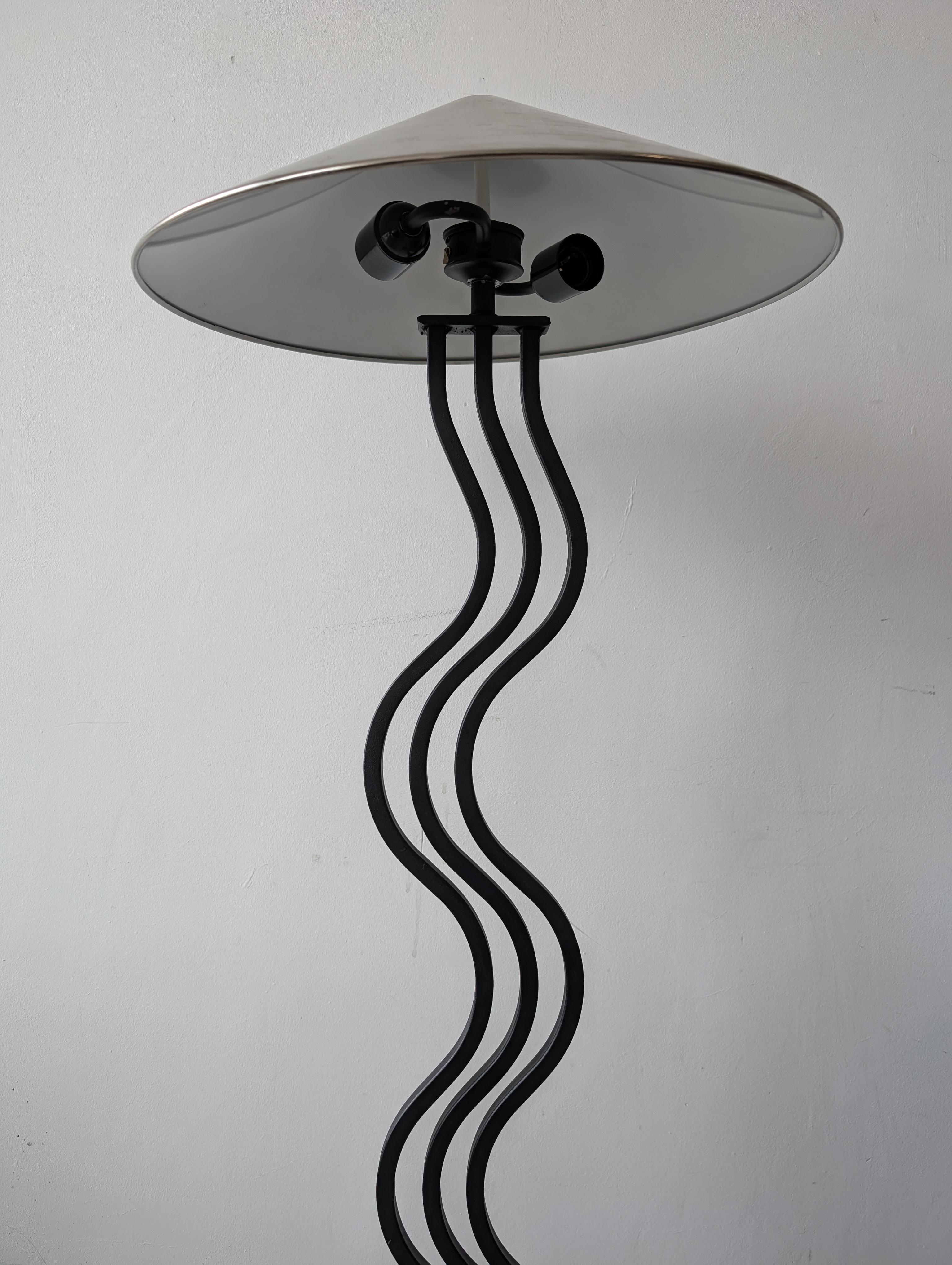 20th Century Postmodern vintage black metal wiggle floor lamp with steel shade USA 1980s For Sale