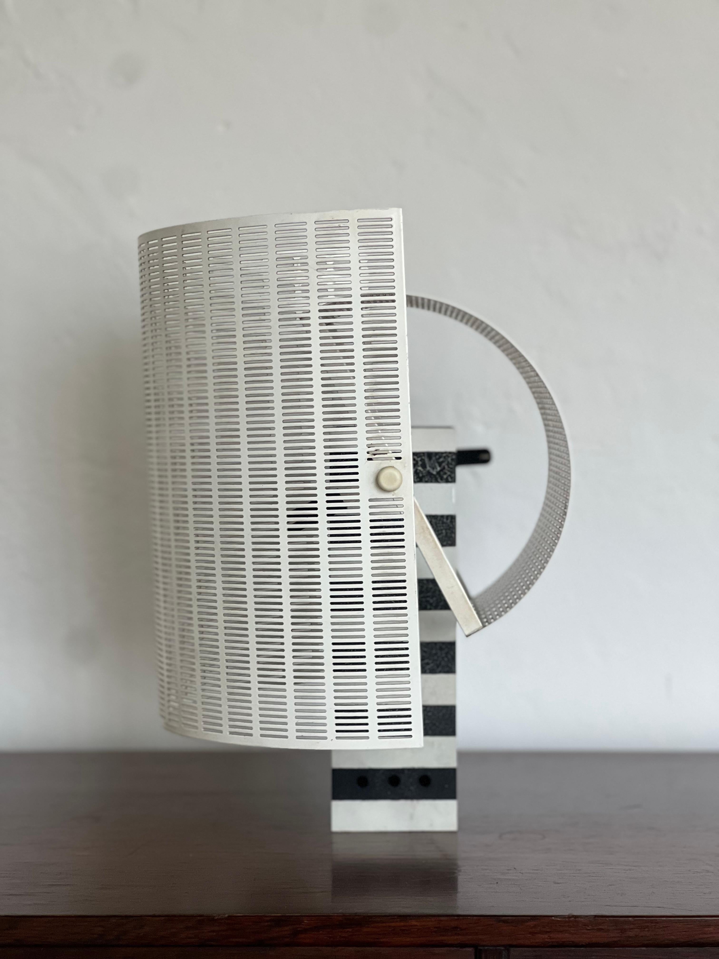 Lampada da parete postmoderna vintage in bianco e nero Shogun Mario Botta Artemide 1986 Italia in vendita 3