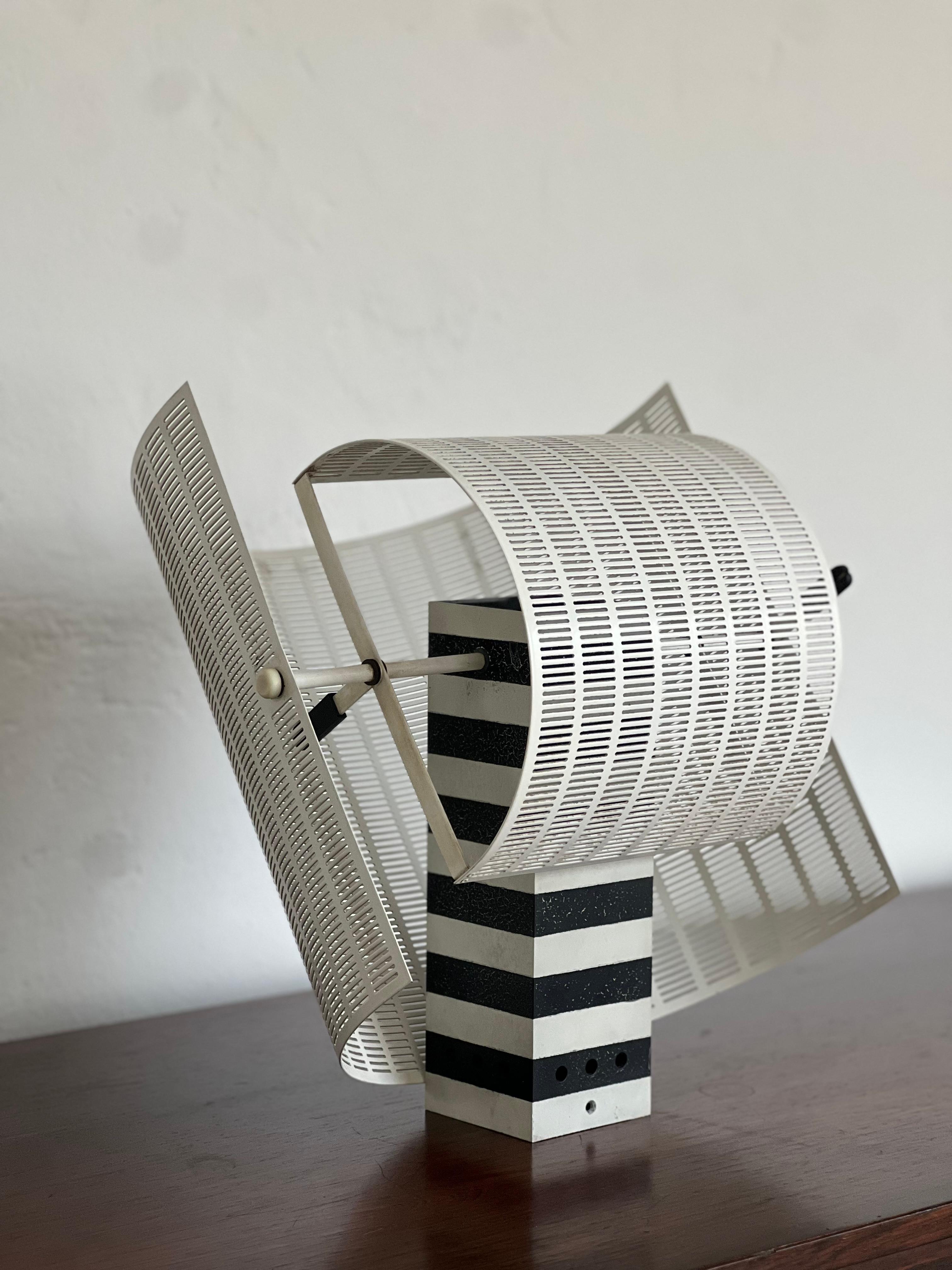 Lampada da parete postmoderna vintage in bianco e nero Shogun Mario Botta Artemide 1986 Italia in vendita 9