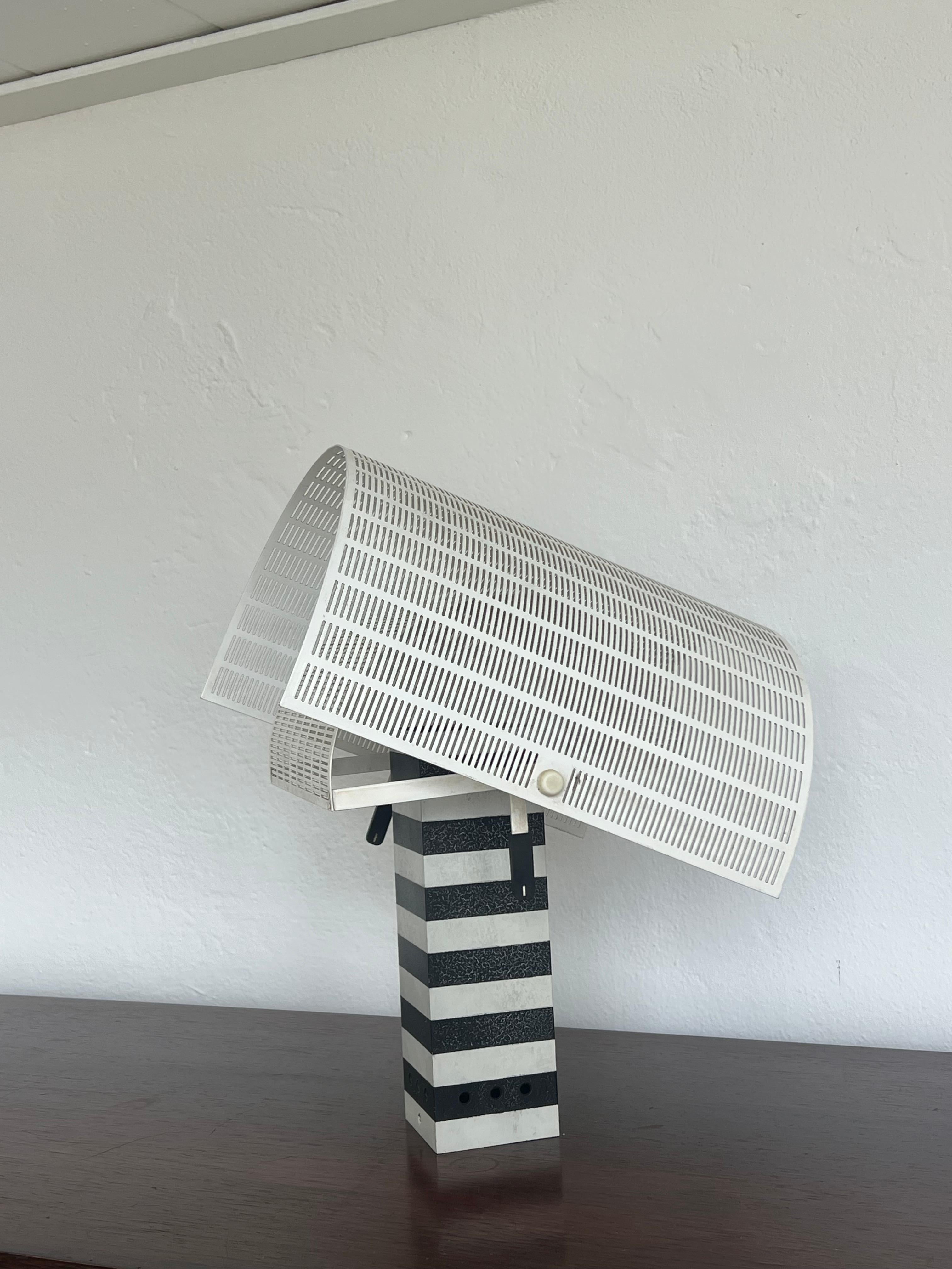Italiano Lampada da parete postmoderna vintage in bianco e nero Shogun Mario Botta Artemide 1986 Italia in vendita