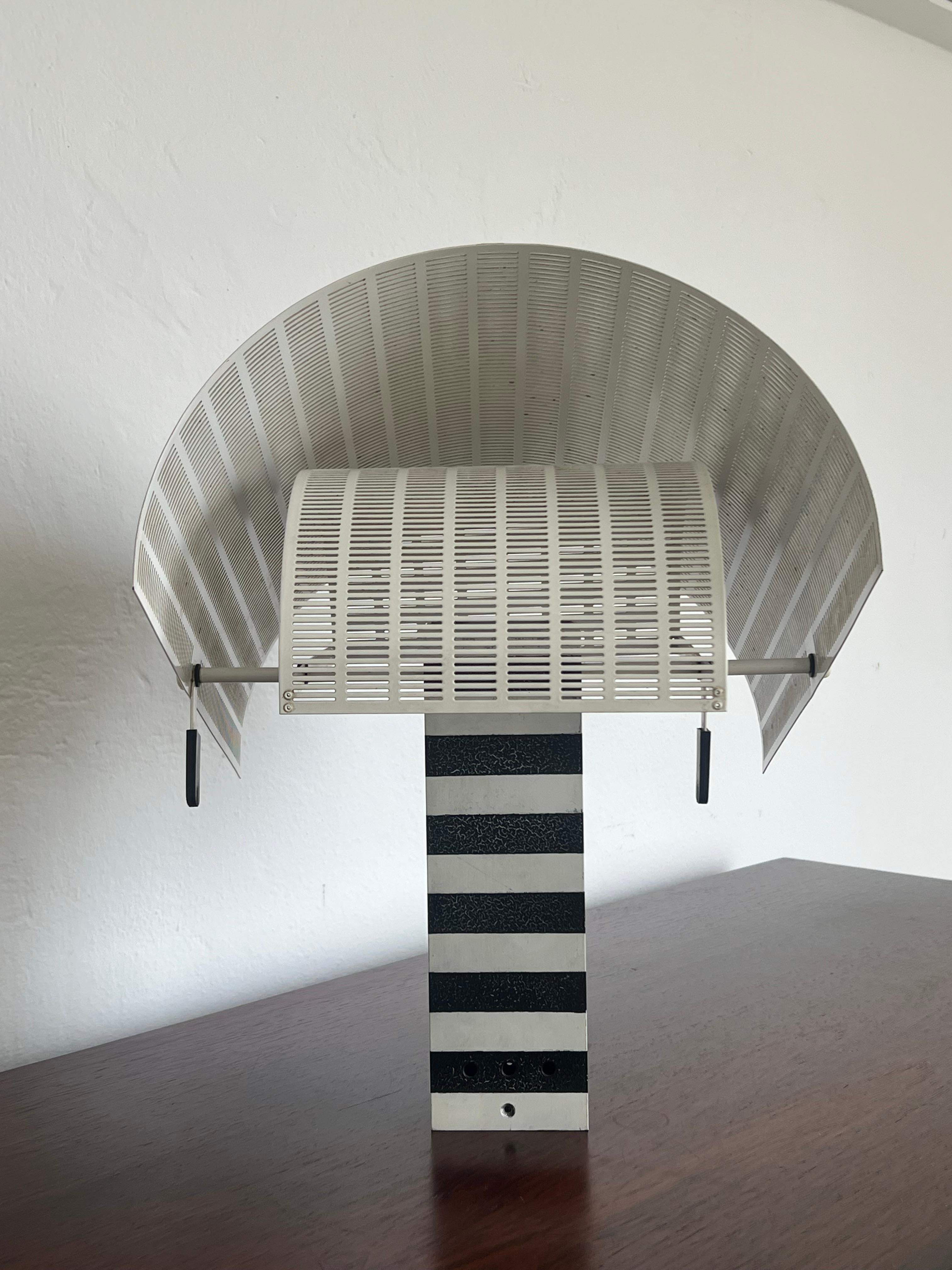 Fine XX secolo Lampada da parete postmoderna vintage in bianco e nero Shogun Mario Botta Artemide 1986 Italia in vendita