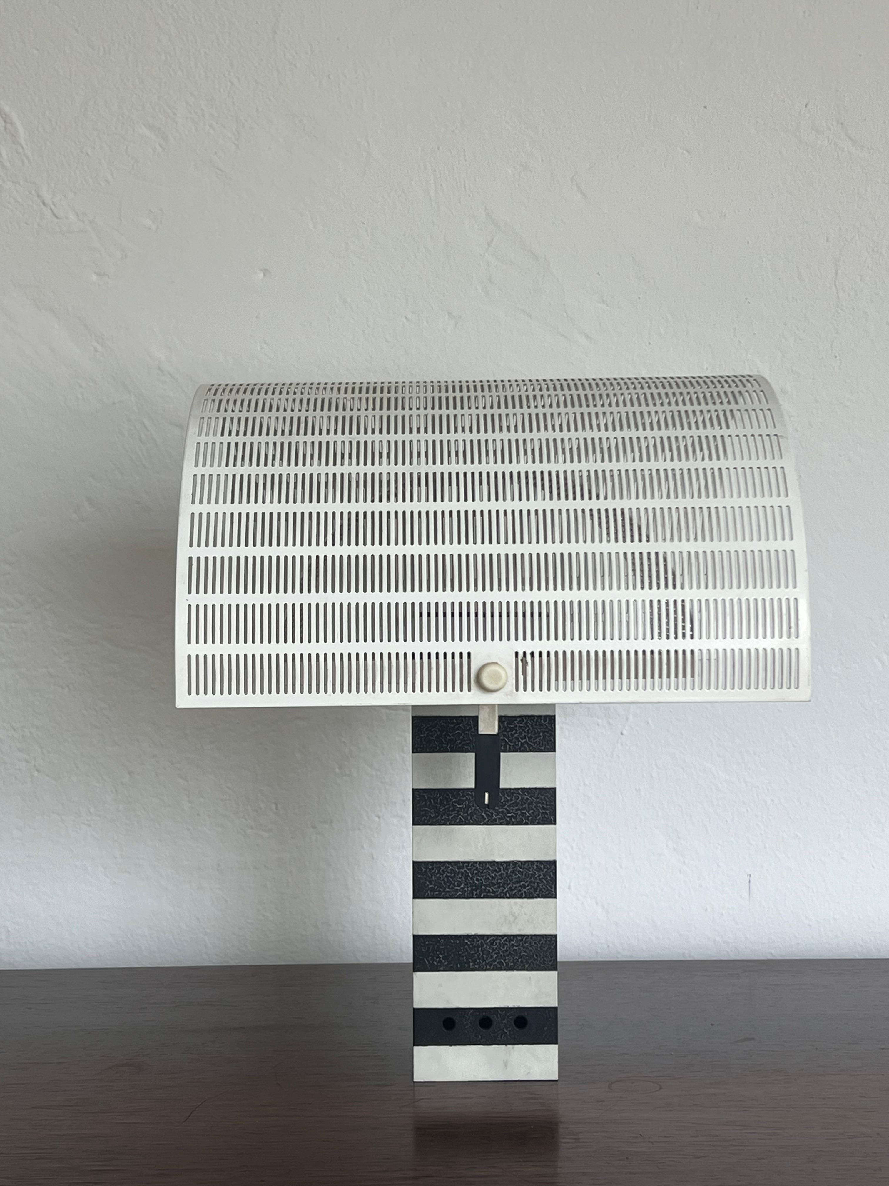 Metallo Lampada da parete postmoderna vintage in bianco e nero Shogun Mario Botta Artemide 1986 Italia in vendita