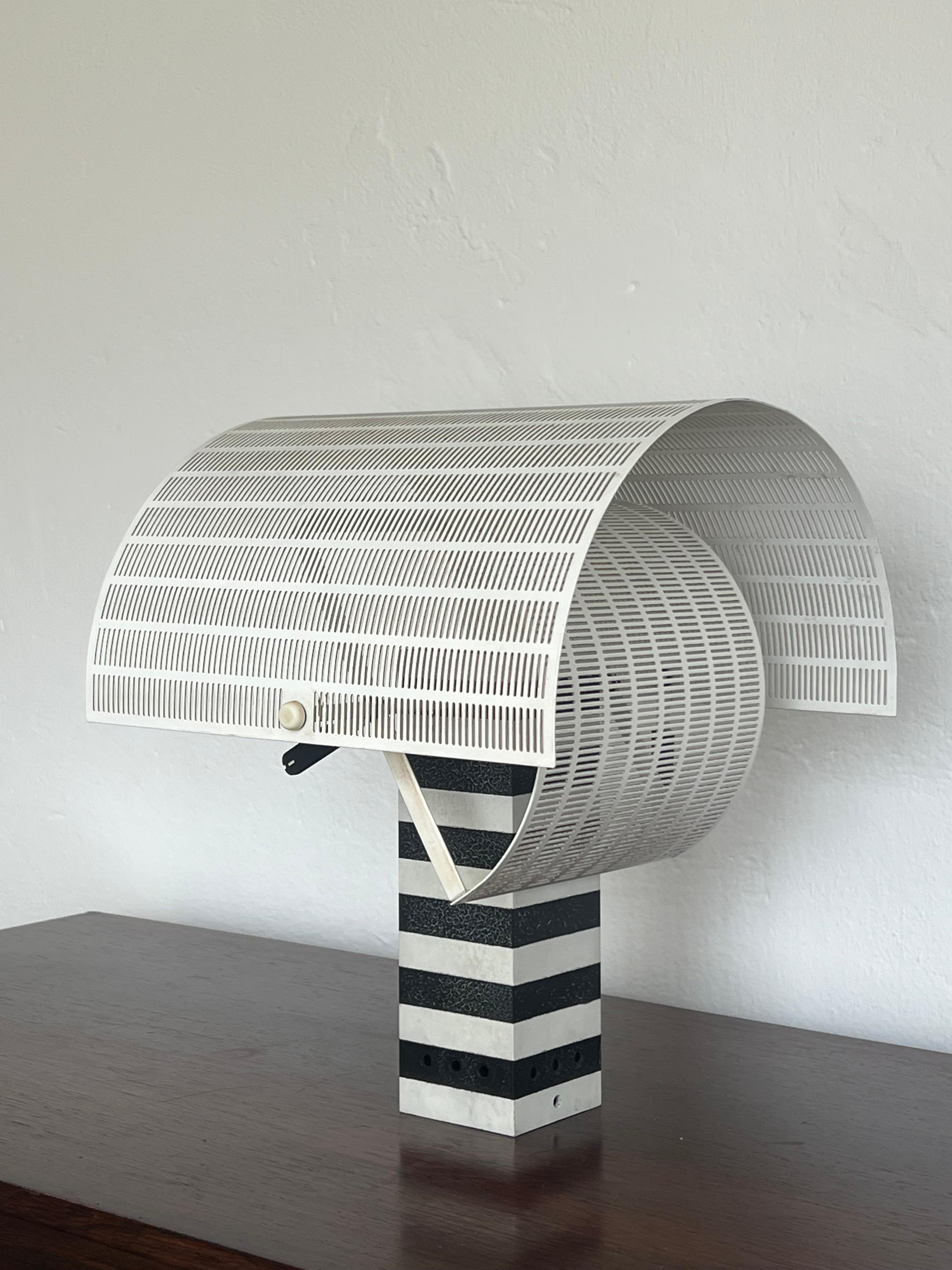 Lampada da parete postmoderna vintage in bianco e nero Shogun Mario Botta Artemide 1986 Italia in vendita 2