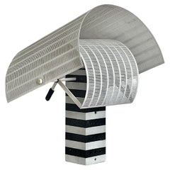 Lampada da parete postmoderna vintage in bianco e nero Shogun Mario Botta Artemide 1986 Italia