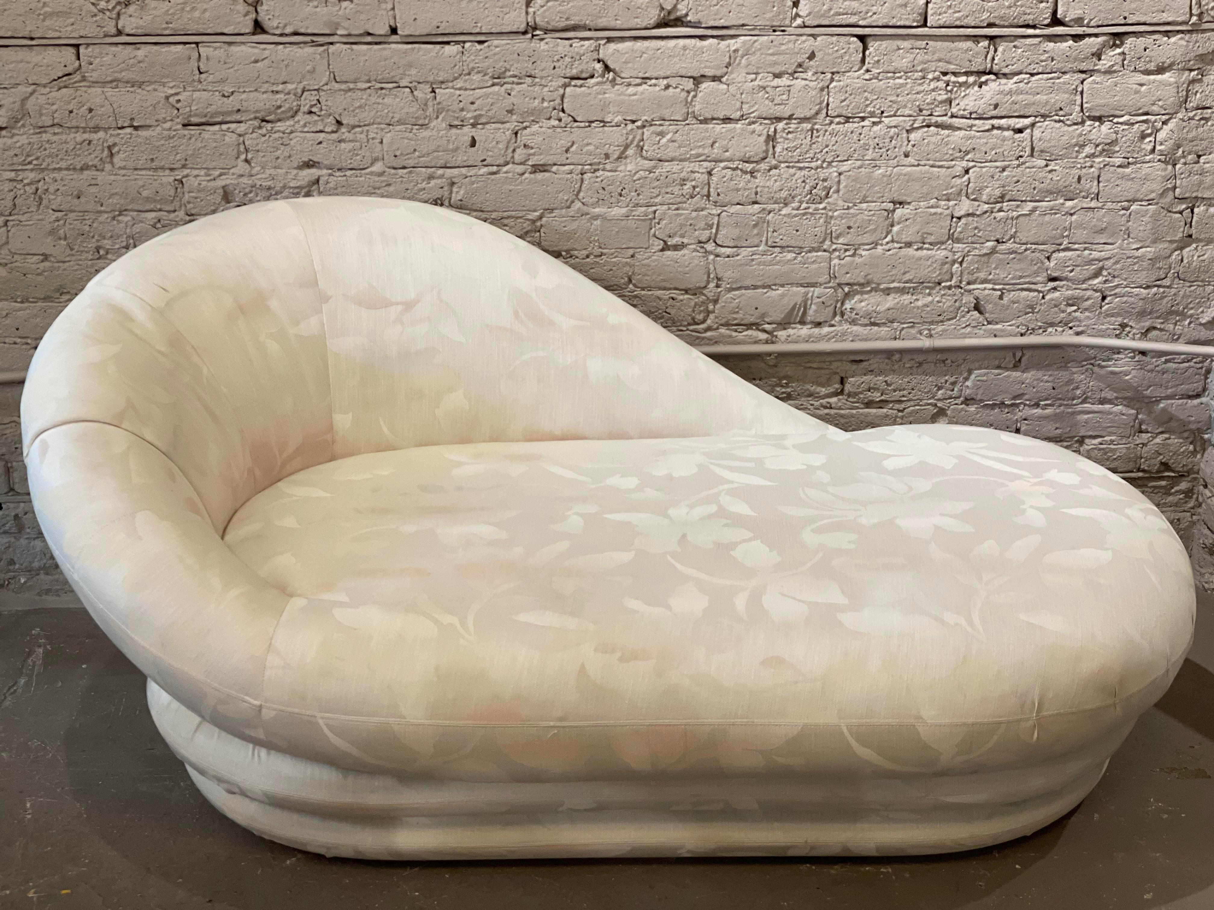 Postmodern Vintage Chaise Lounge Sette In Good Condition In Chicago, IL
