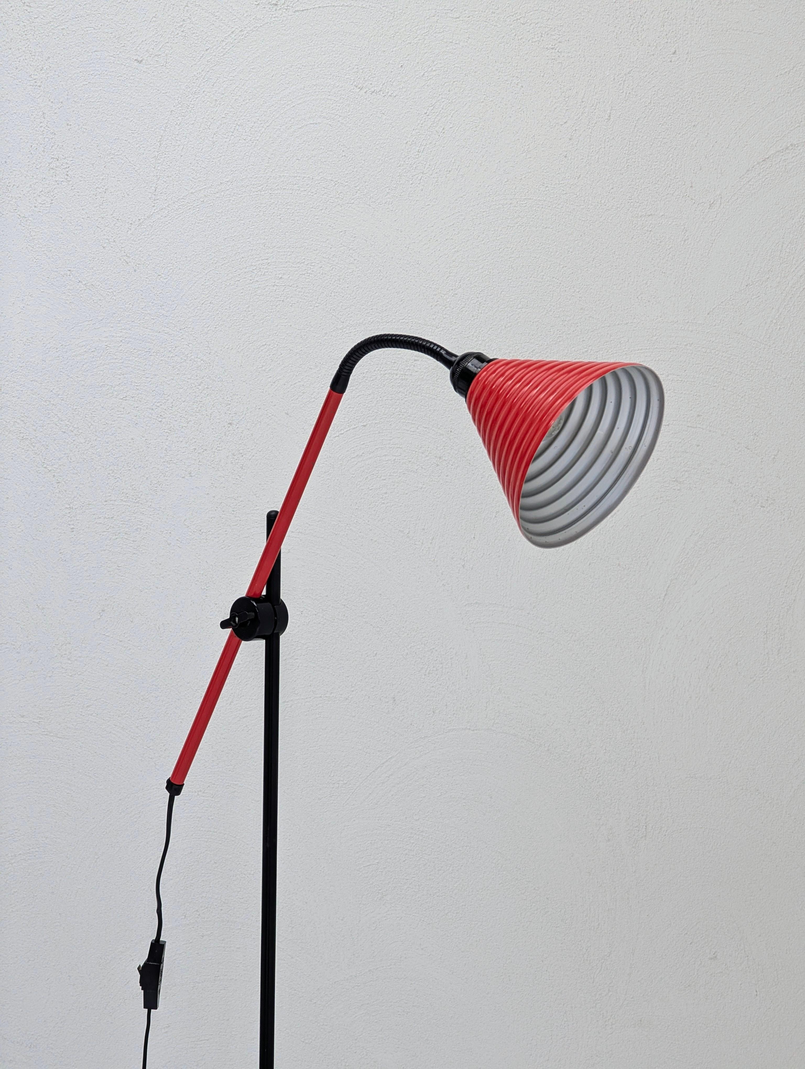 Vintage 1980s 'Trix' Postmodern Floor Lamp by Regent In Good Condition For Sale In TORQUAY, AU