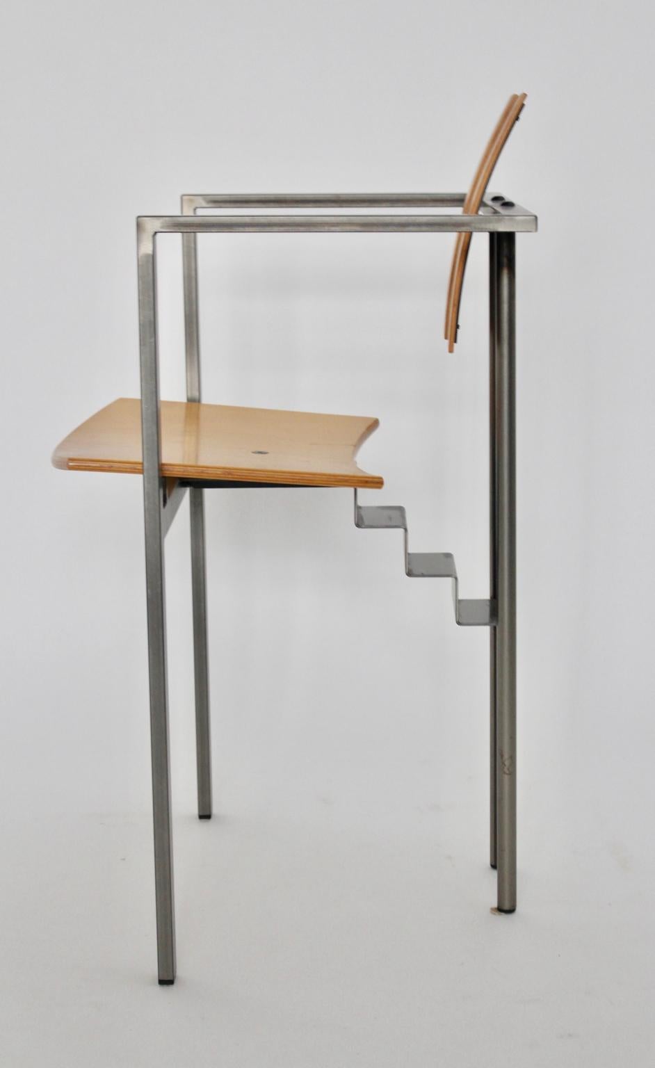 Ensemble de six chaises de salle à manger vintage postmodernes en hêtre et métal, vers 1980, Italie en vente 13