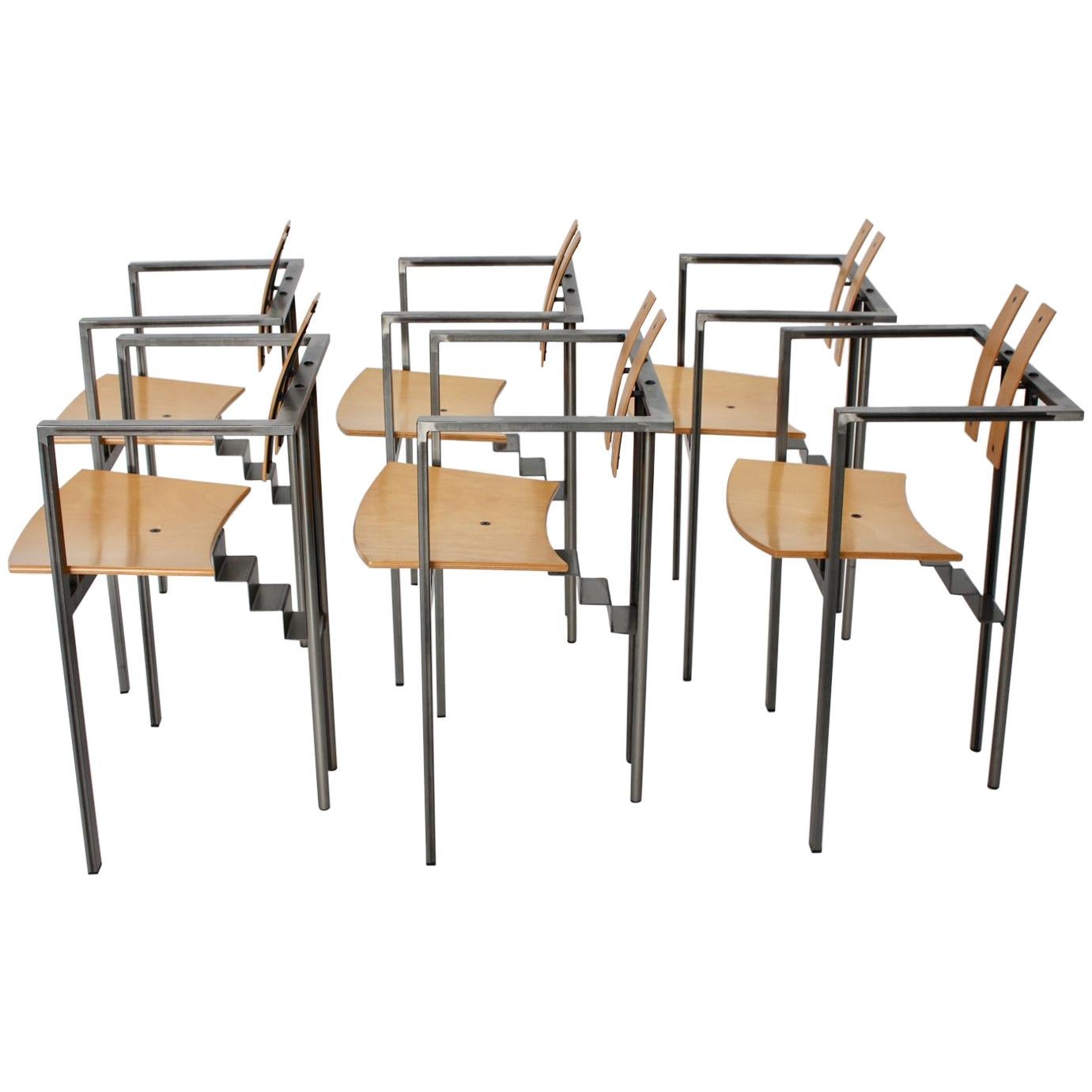 Ensemble de six chaises de salle à manger vintage postmodernes en hêtre et métal, vers 1980, Italie en vente