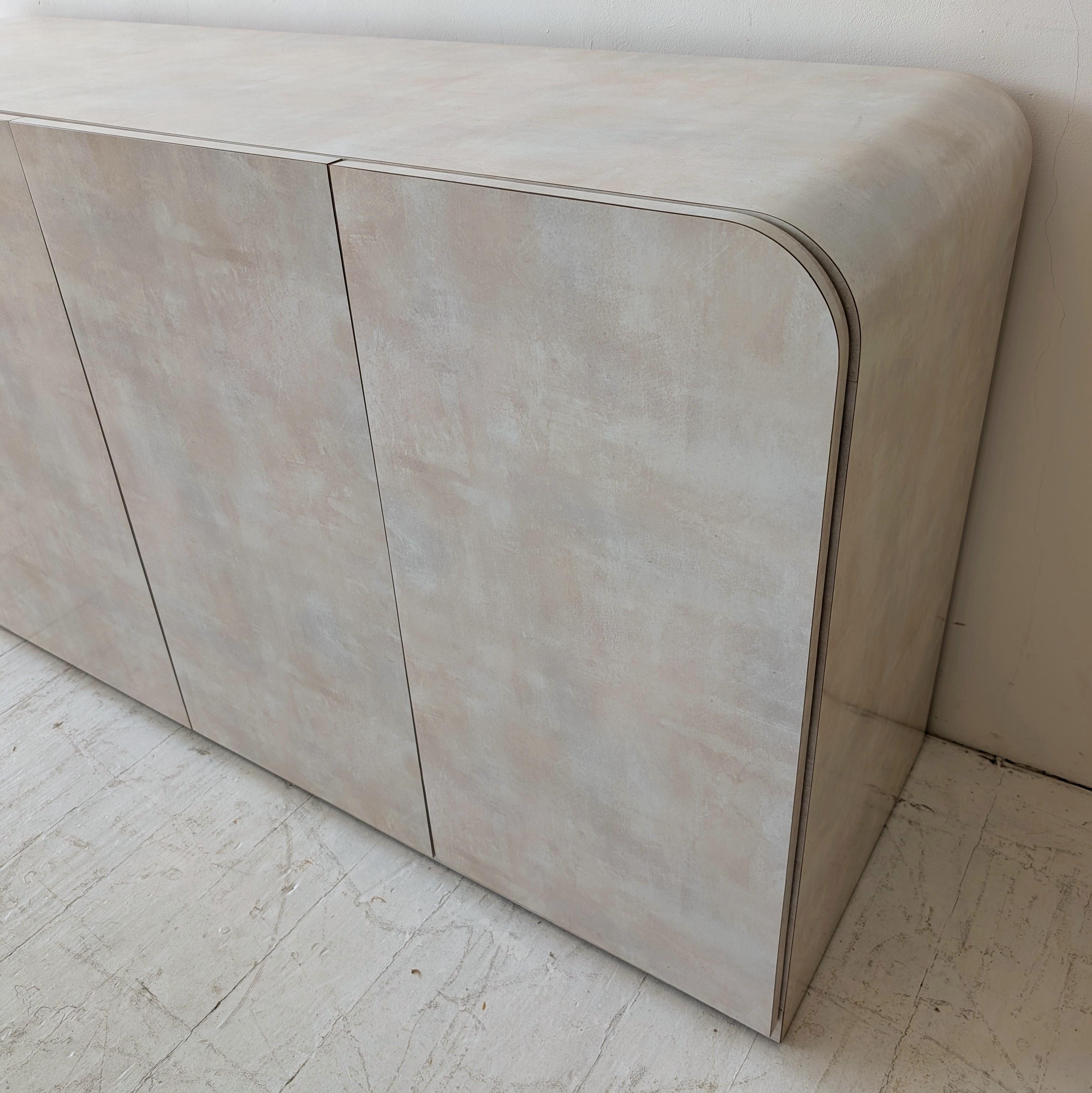 Credenza a cascata postmoderna vintage in laminato rosa pastello blu pesca USA anni '80 in vendita 3