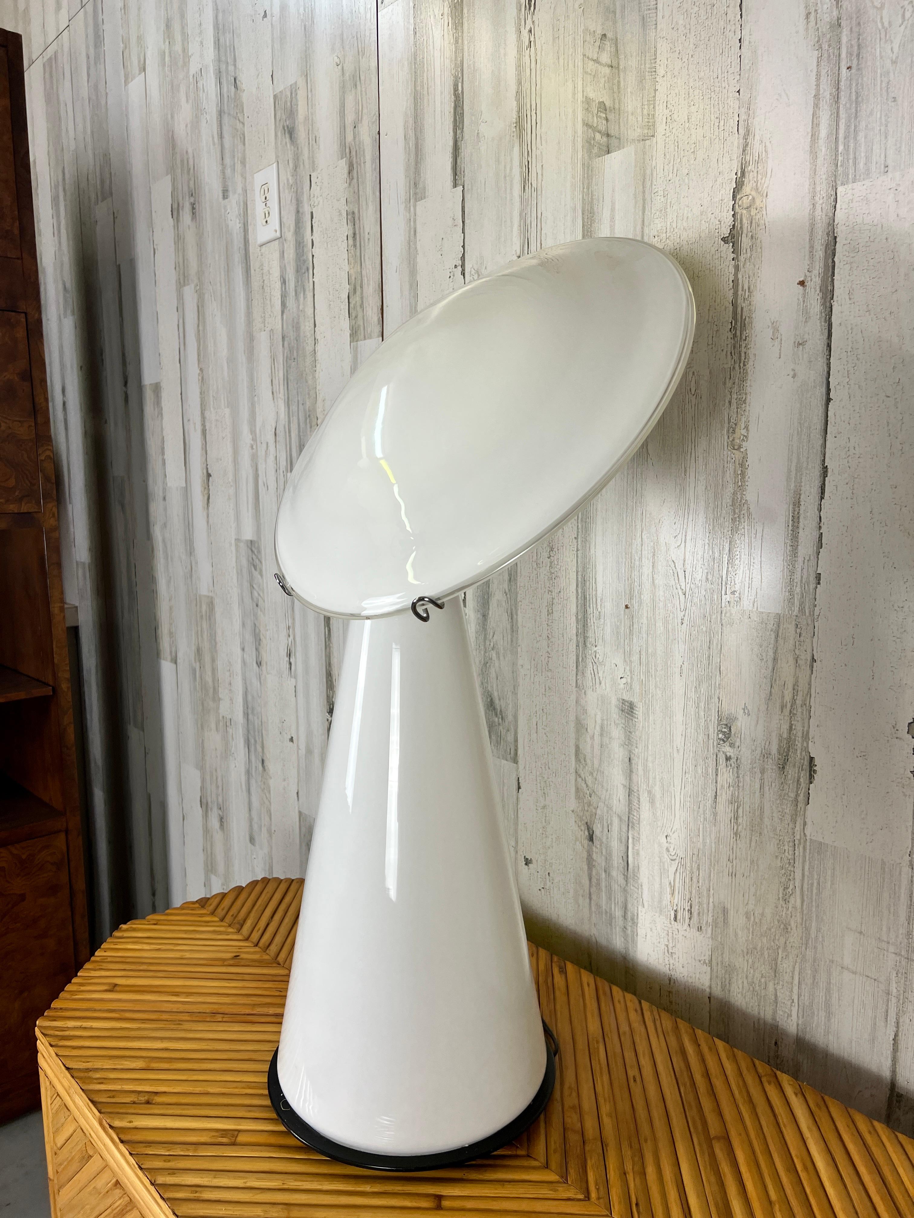 italien Lampe de table postmoderne Vistosi en vente