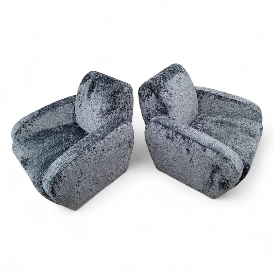 Sillones Giratorios Postmodernos Recién Retapizados en Boucle - Pareja en Bueno estado para la venta en Chicago, IL