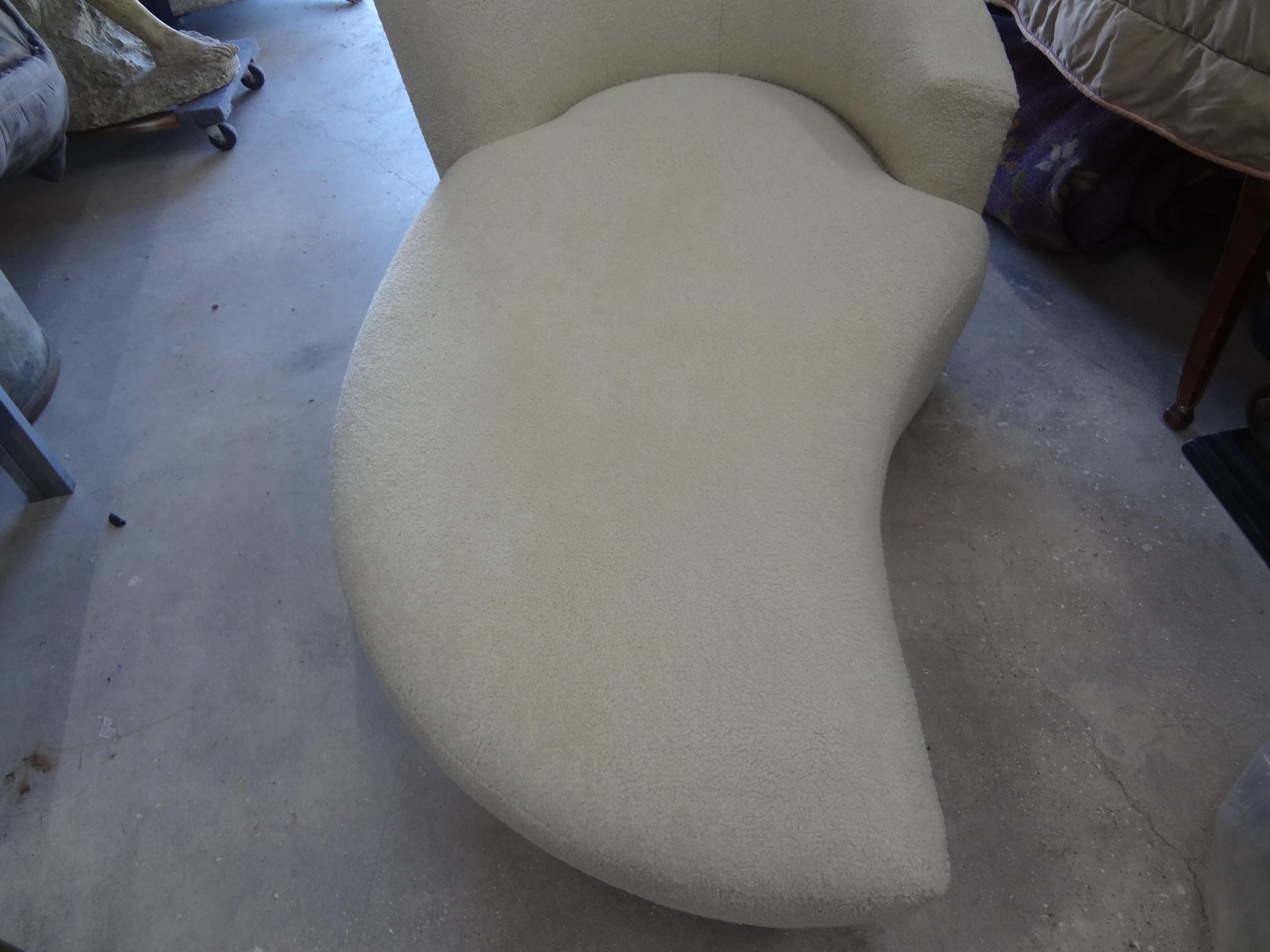 Postmodern Curvaceous Sculptural Chaise For Sale 3