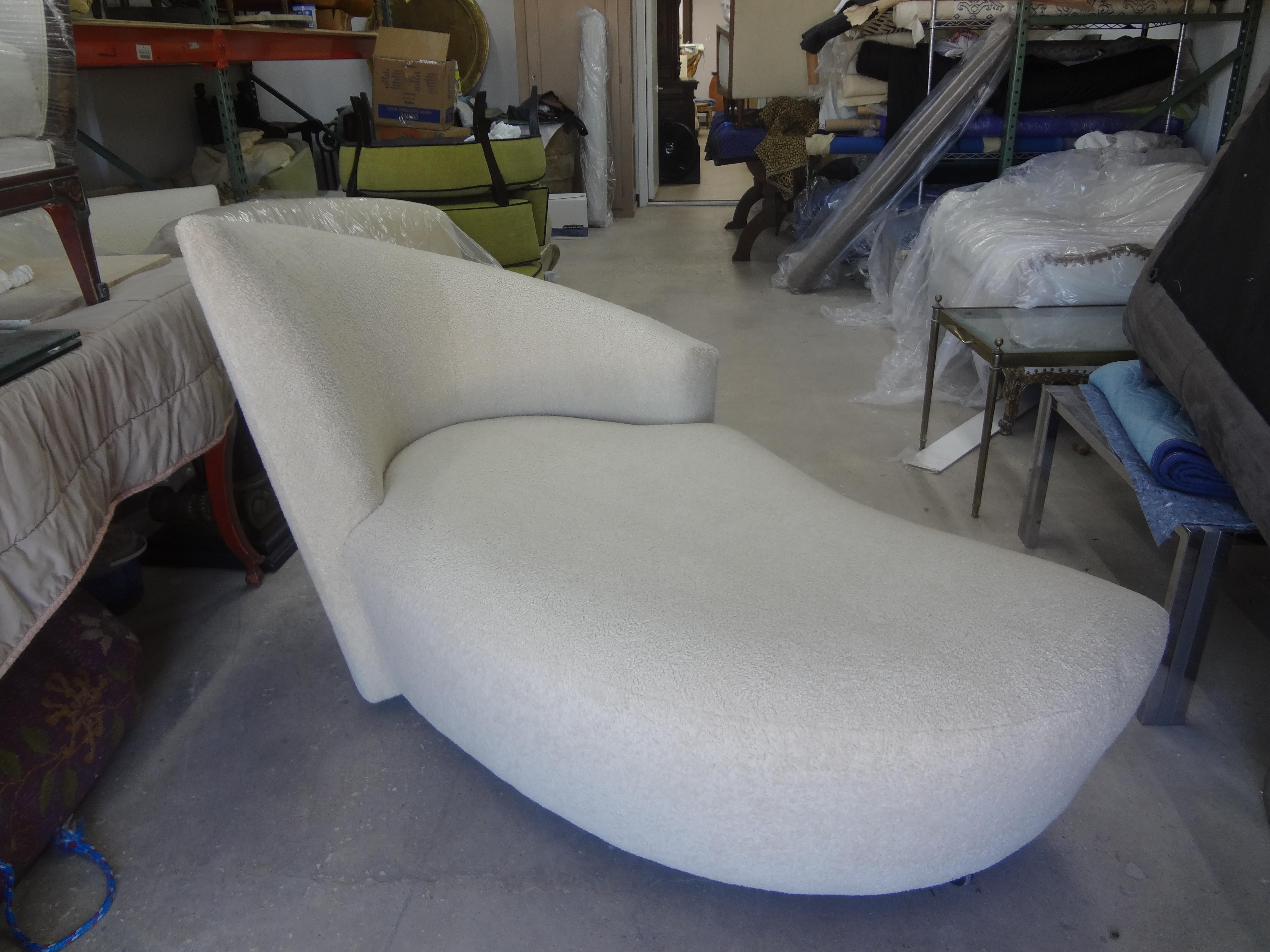 Postmodern Curvaceous Sculptural Chaise For Sale 4