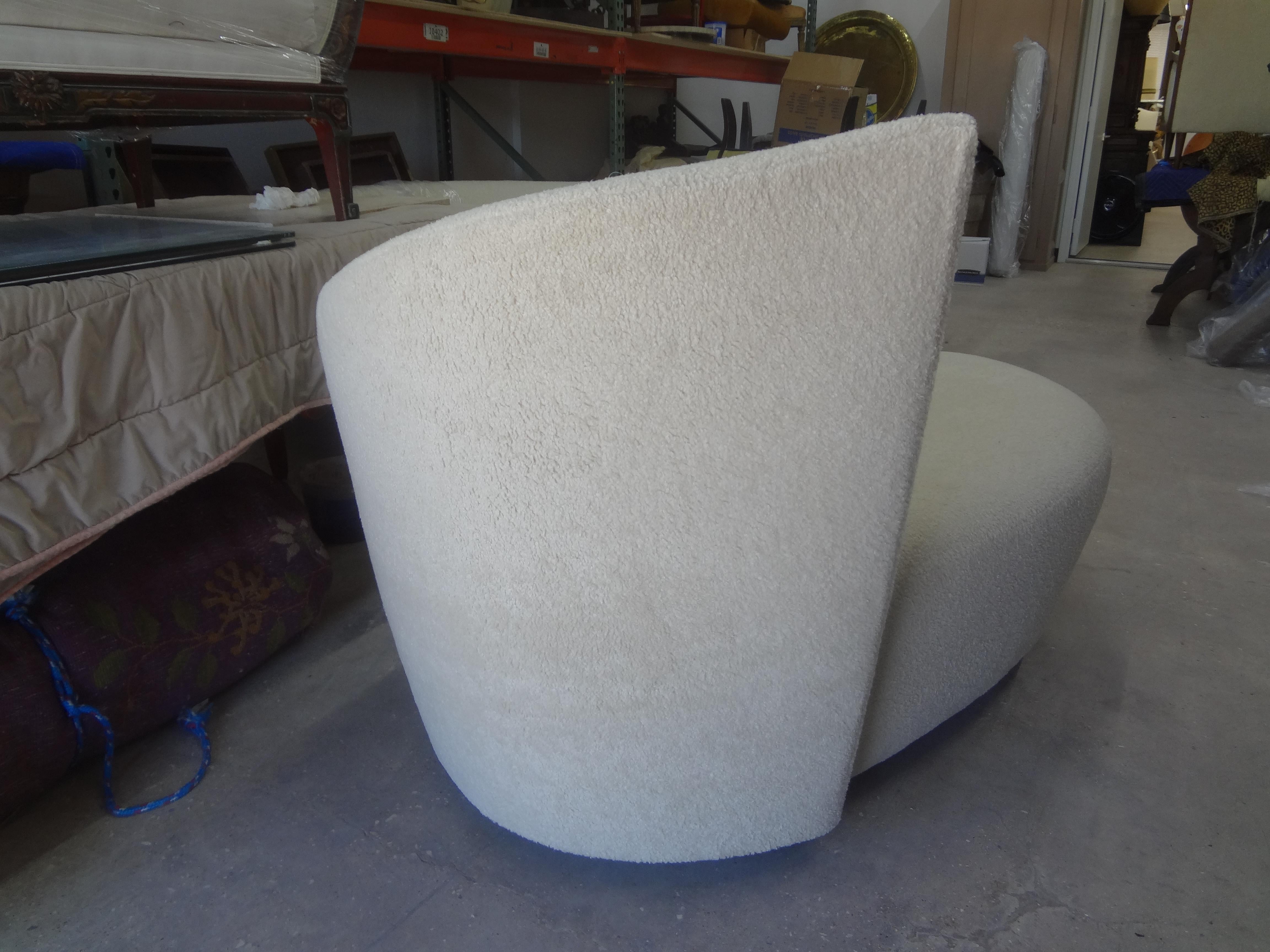 Postmodern Curvaceous Sculptural Chaise In Good Condition For Sale In Houston, TX