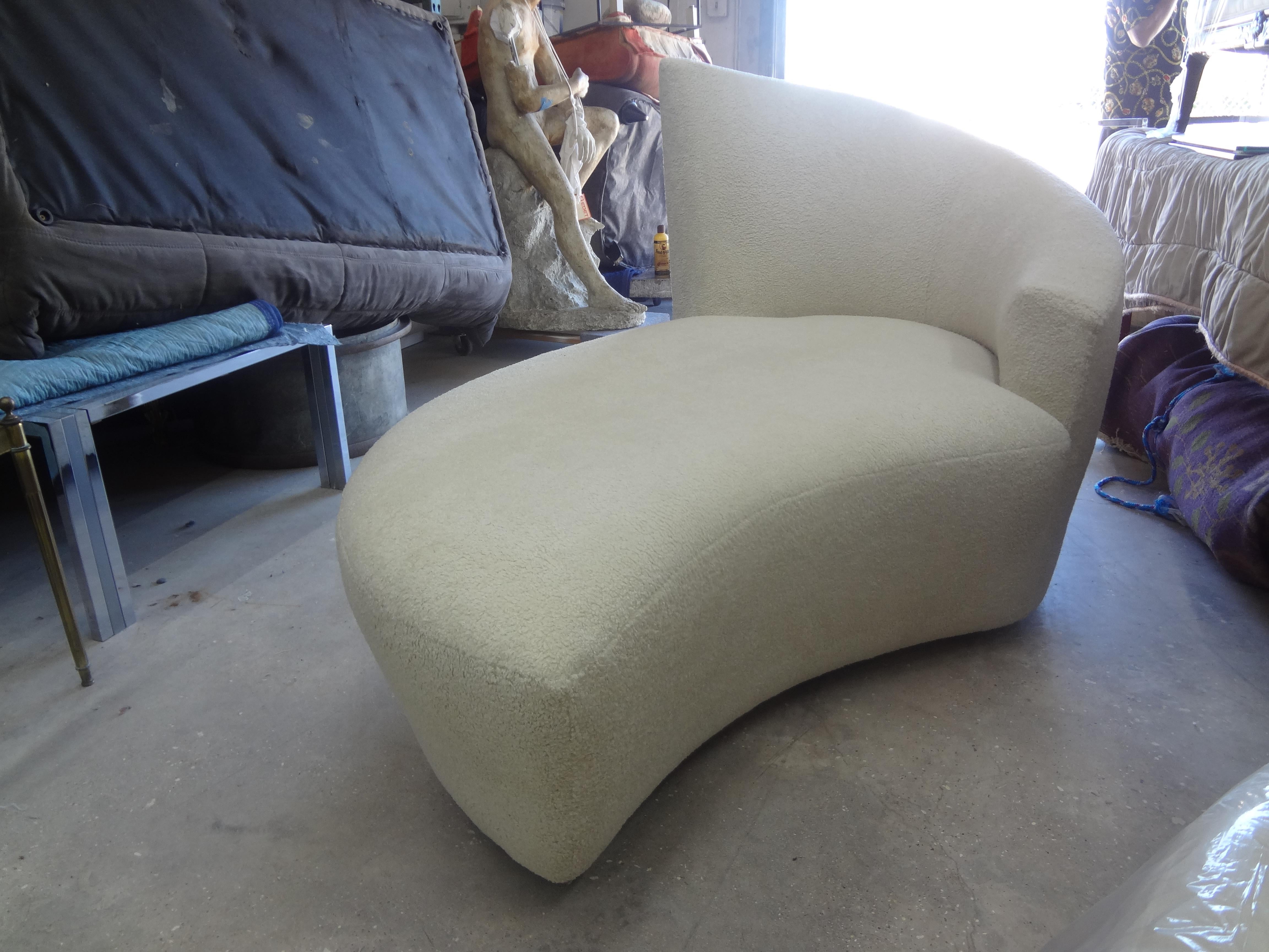 Postmodern Curvaceous Sculptural Chaise For Sale 1