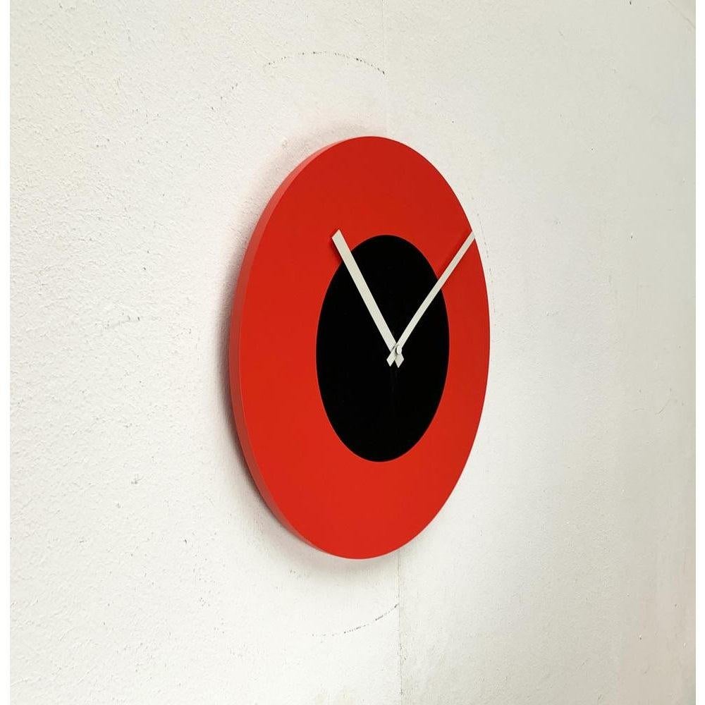Horloge murale postmoderne, années 1980, en très bon état. Conçu de 1980 à 1989.

Informations complémentaires :
Matériaux : Métal, bois
Couleur : Noir
Styles : Memphis, postmoderne
Type d'article : Vintage, antique ou d'occasion
Dimensions : 12,6ʺW