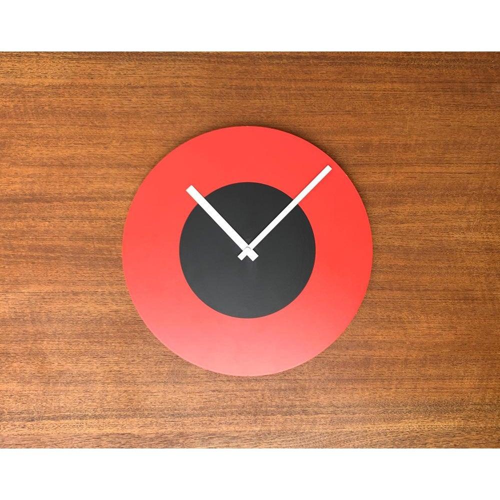 Métal Horloge murale postmoderne, années 1980 en vente