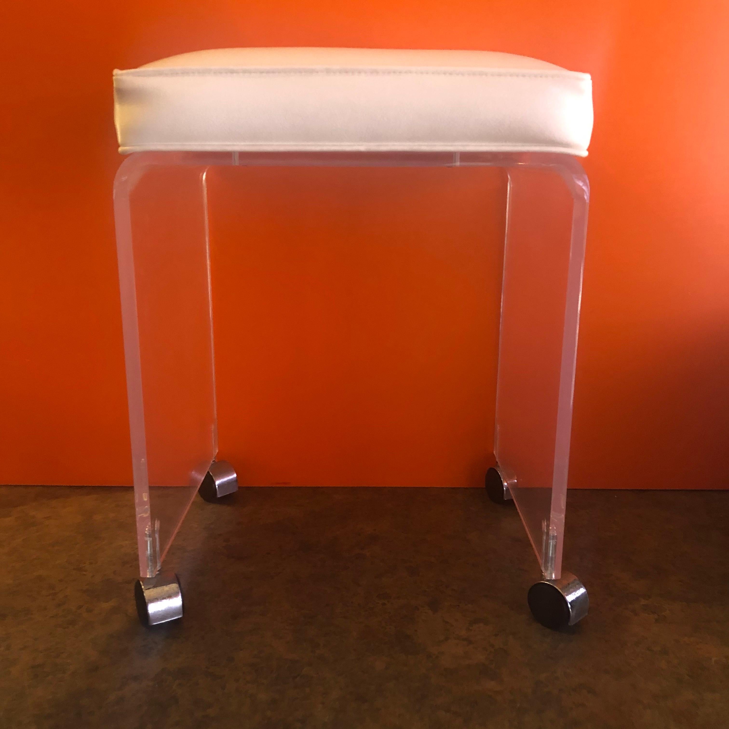 Postmodern Waterfall Lucite Vanity Stool or Bench with White Seat by Akko In Good Condition For Sale In San Diego, CA