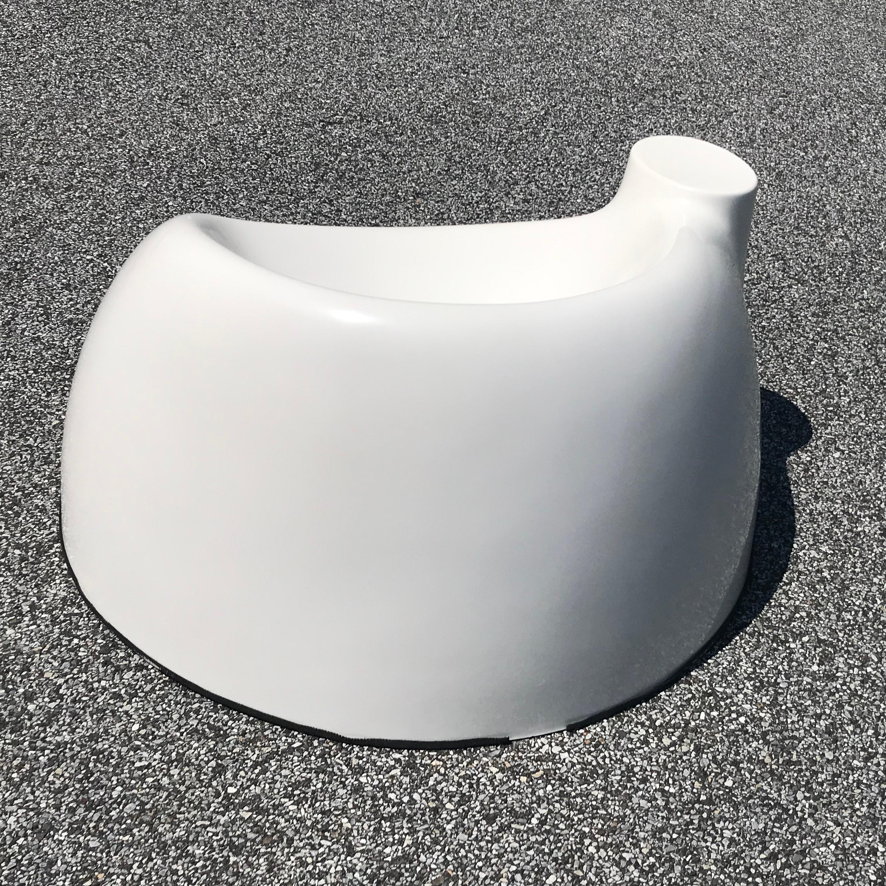 Postmoderner Wendell Castle-Schrank aus weißem Glasfaser „Castle Chair“ im Angebot 1