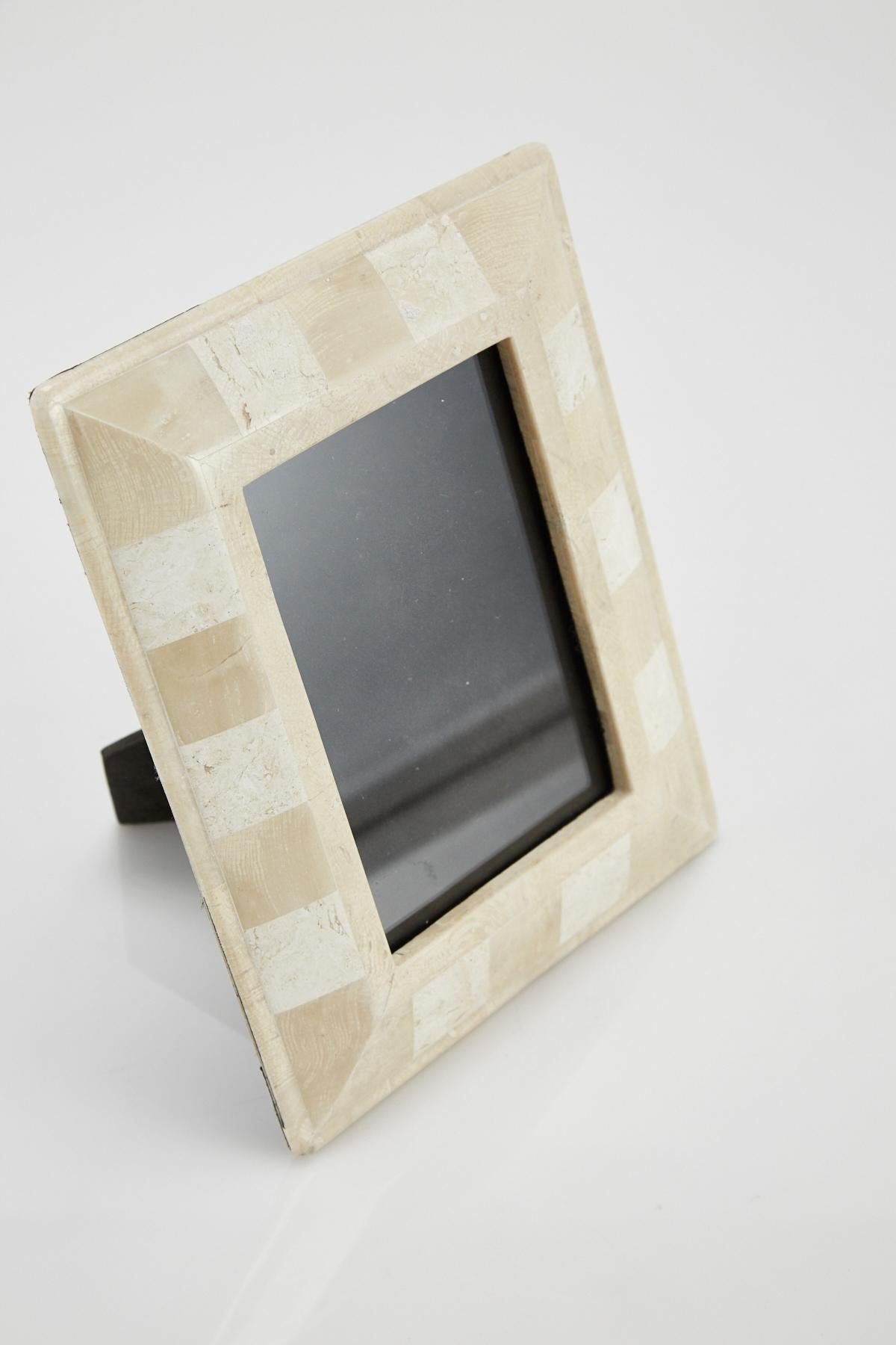 Postmodern White and Beige Checkered Tessellated Stone Picture Frame, 1990s (Postmoderne) im Angebot