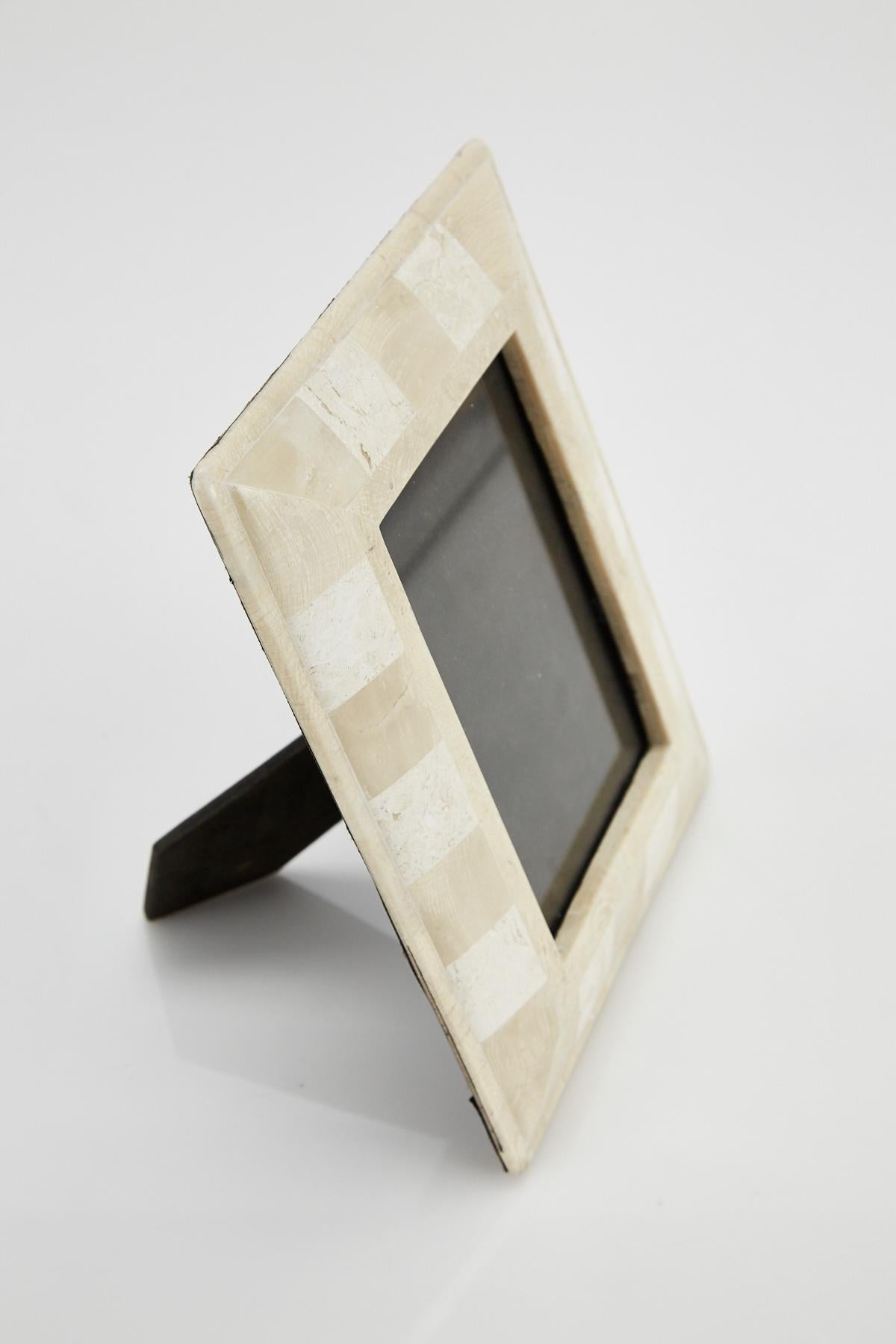 Postmodern White and Beige Checkered Tessellated Stone Picture Frame, 1990s (Philippinisch) im Angebot