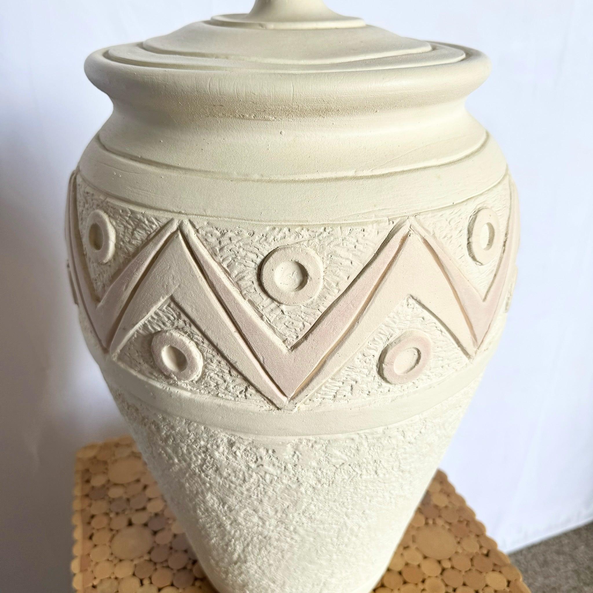 Lampada da tavolo scolpita postmoderna in bianco e rosa di Ross 1988 In condizioni buone in vendita a Delray Beach, FL