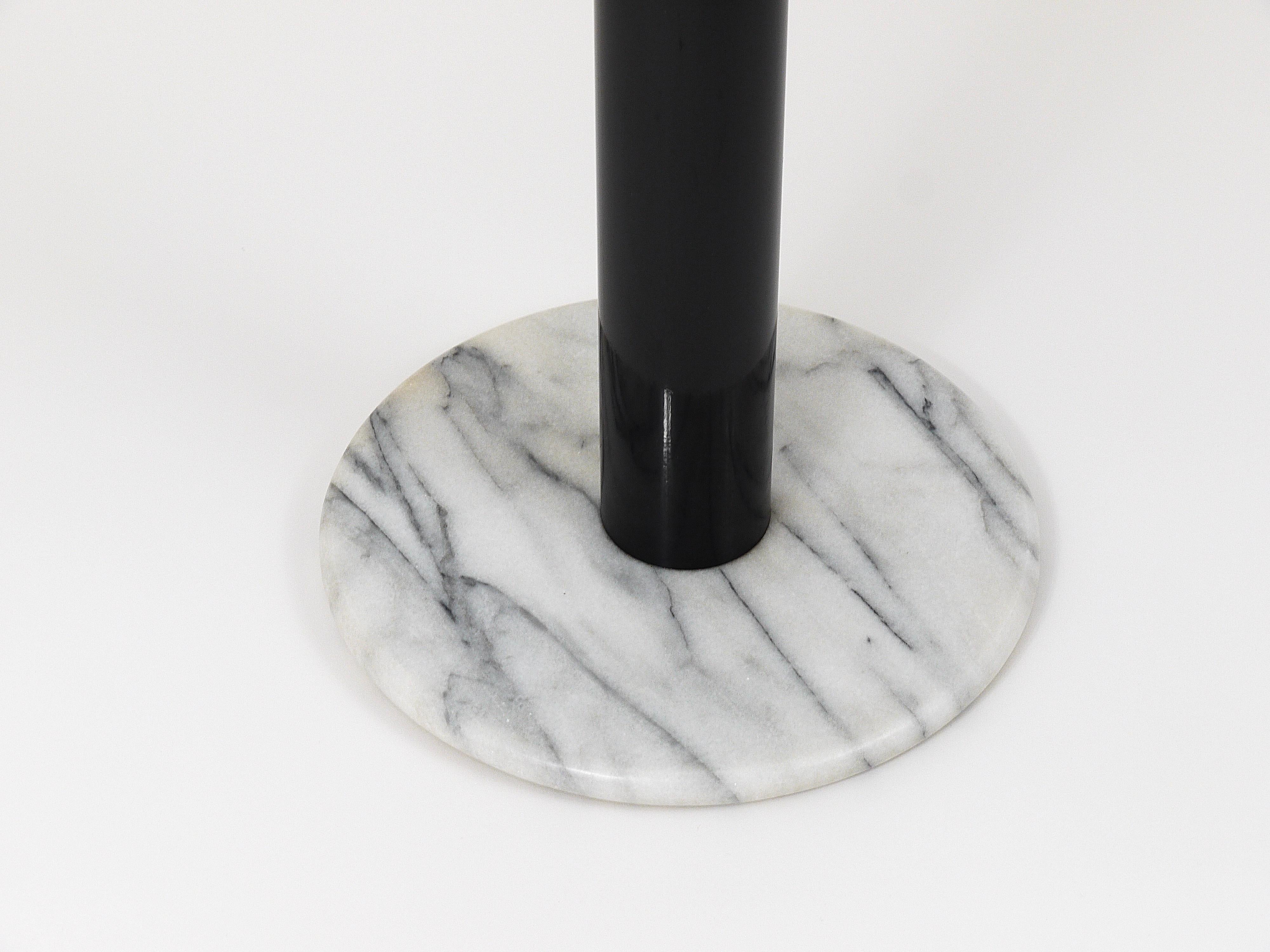 Postmodern White Carrara Marble Flower Stand Pedestal Table, Italy, 1980s For Sale 1